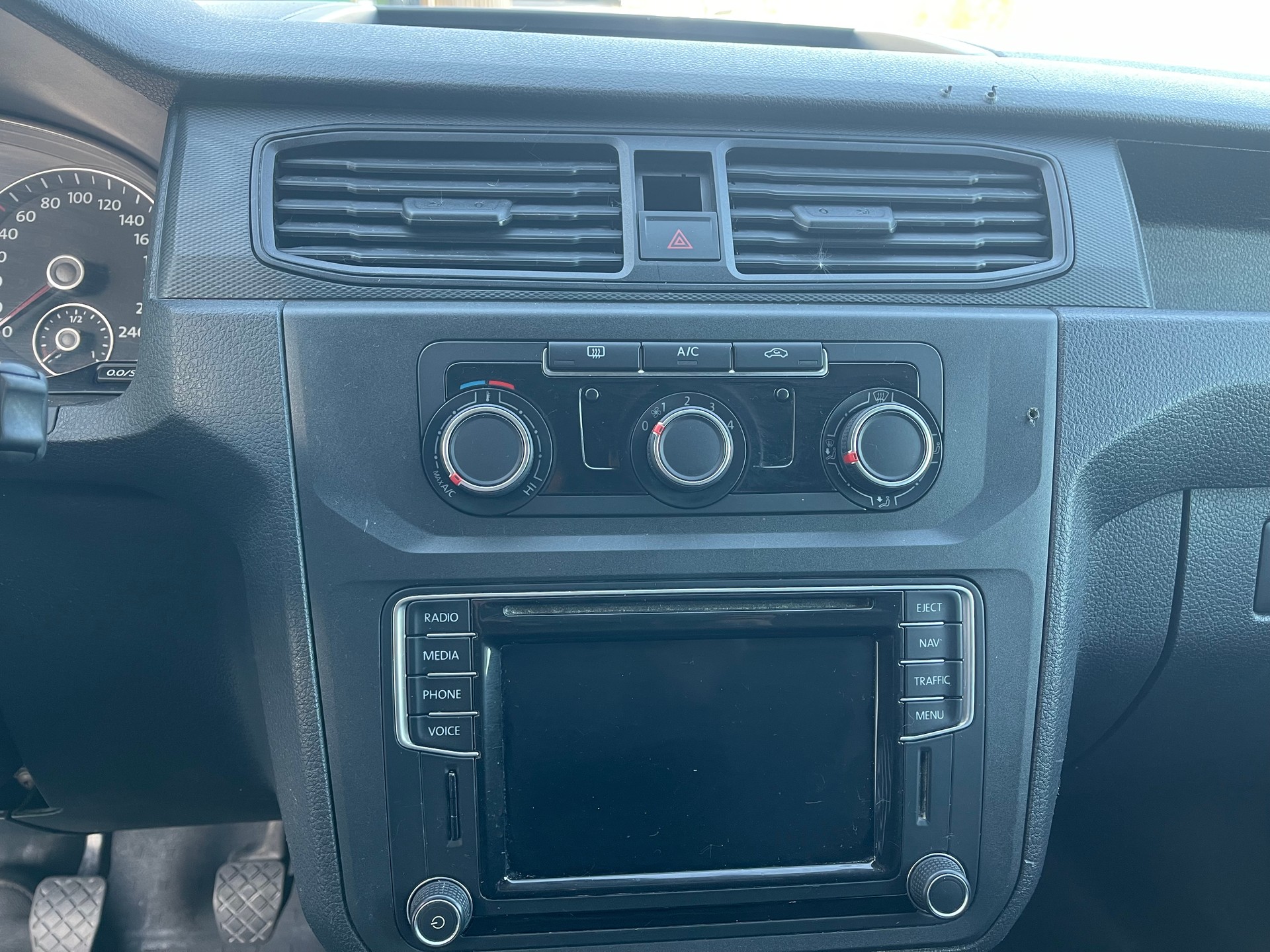 VW Caddy 2.0TDI BlueMotion Technology-image-9
