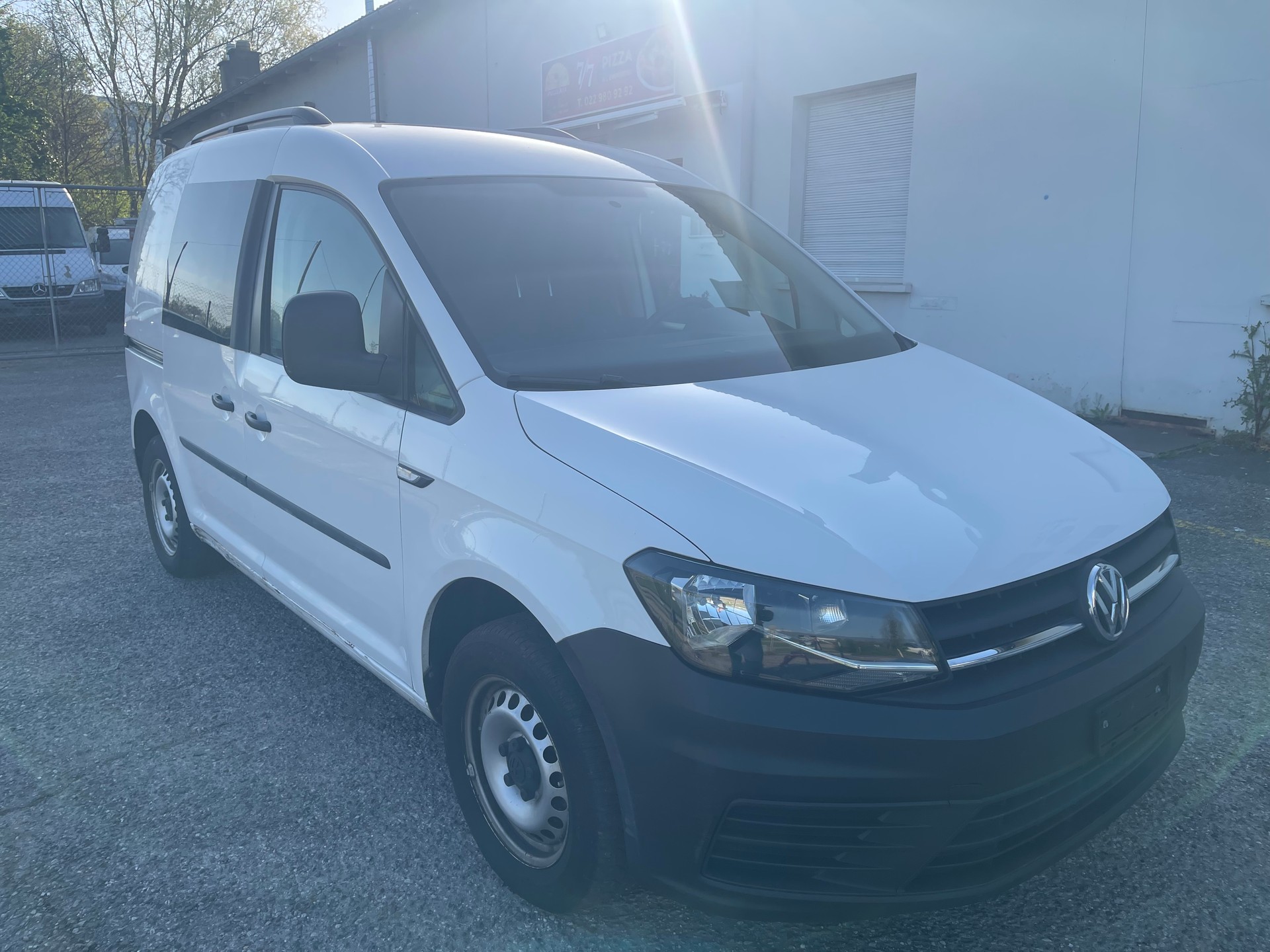 VW Caddy 2.0TDI BlueMotion Technology-image-2