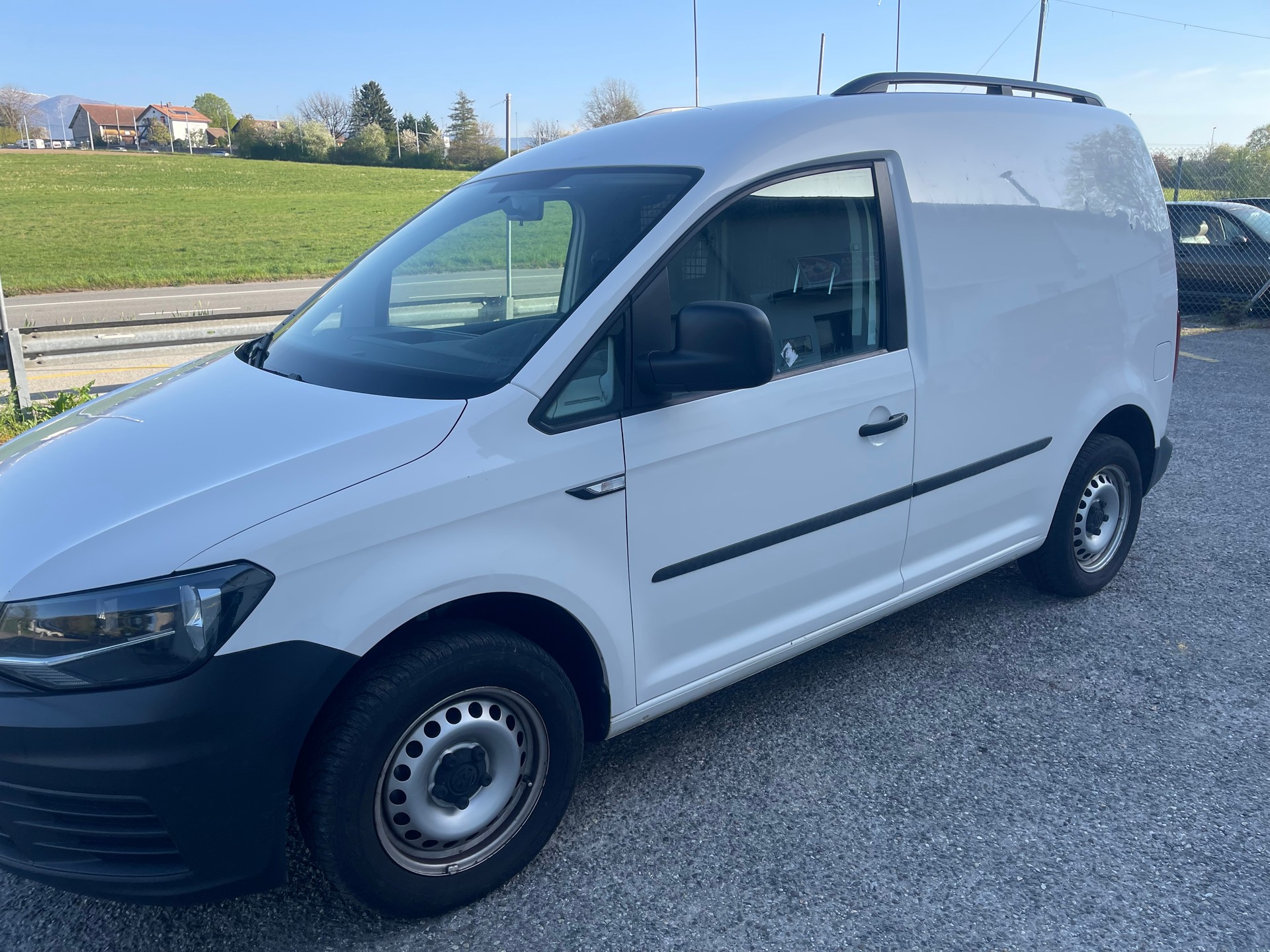 VW Caddy 2.0TDI BlueMotion Technology-image-1