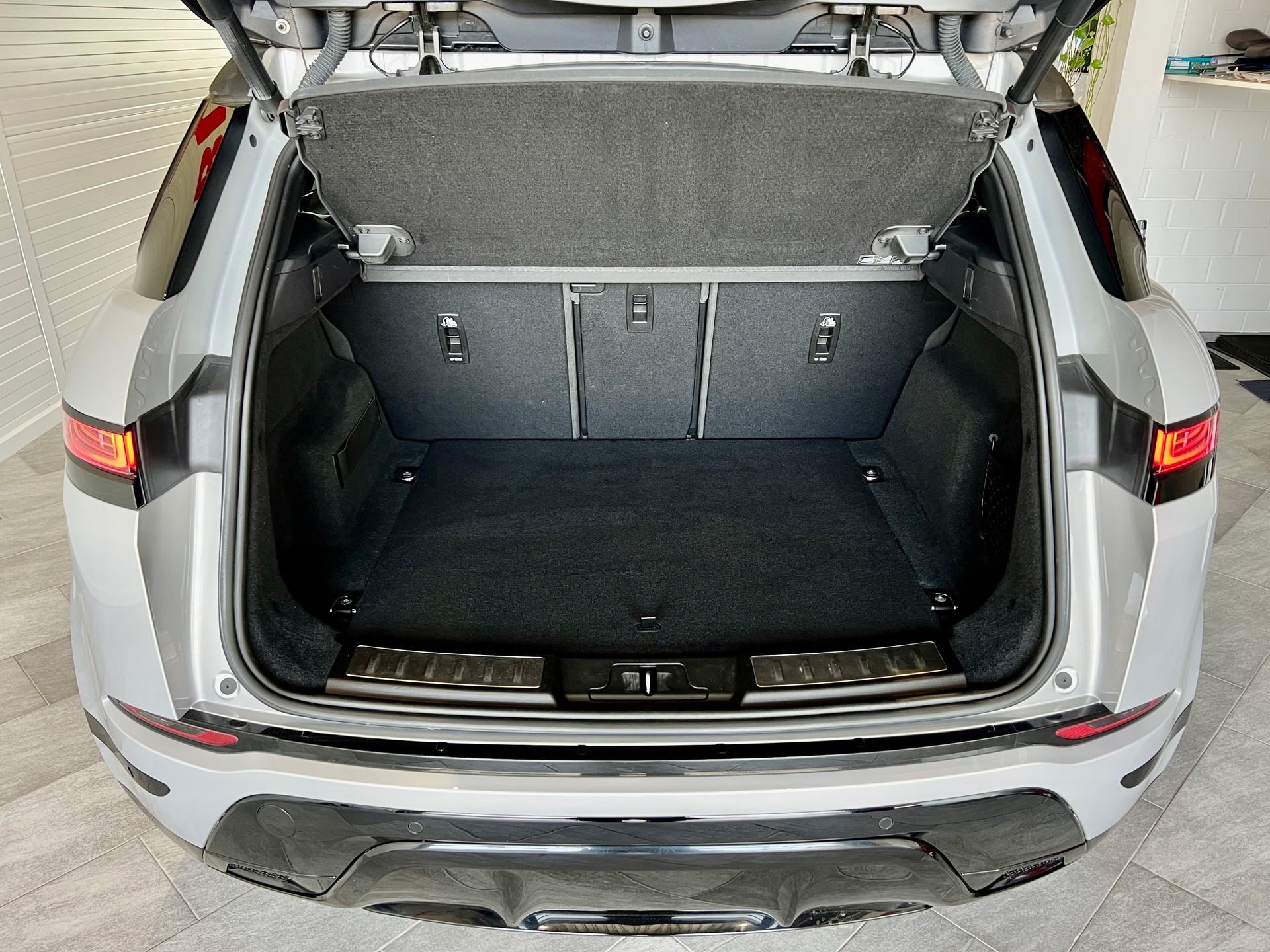 LAND ROVER Range Rover Evoque R-Dynamic P 300 HSE AT9-image-19