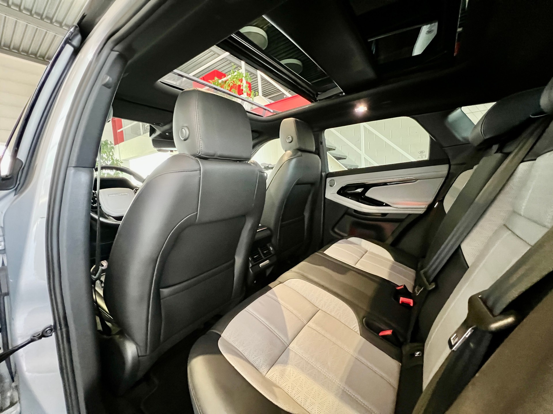 LAND ROVER Range Rover Evoque R-Dynamic P 300 HSE AT9-image-12