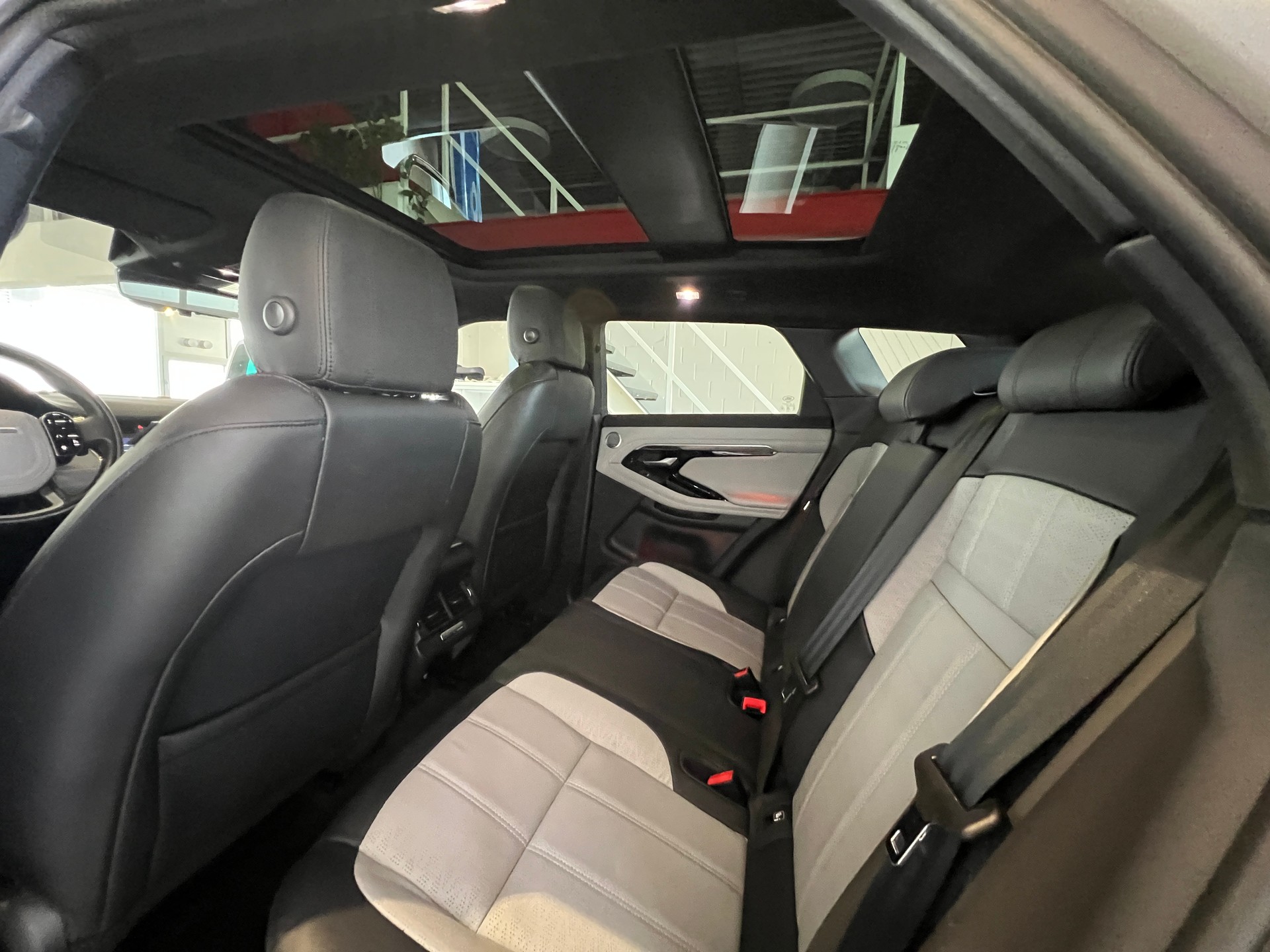 LAND ROVER Range Rover Evoque R-Dynamic P 300 HSE AT9-image-14