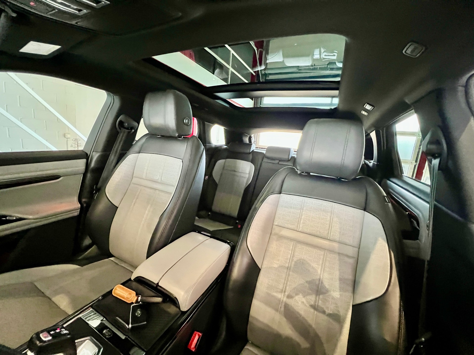 LAND ROVER Range Rover Evoque R-Dynamic P 300 HSE AT9-image-13