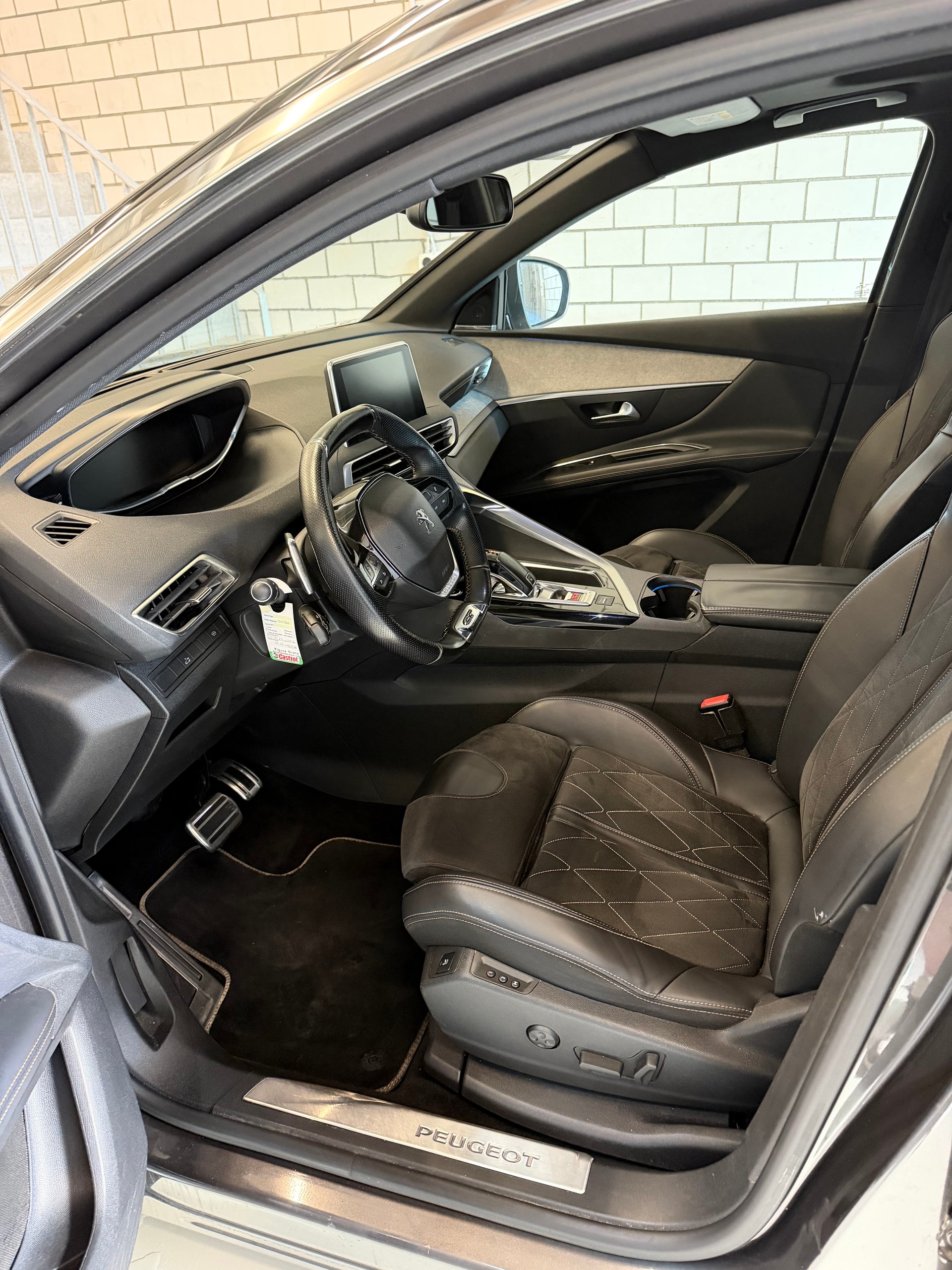 PEUGEOT 3008 2.0 BlueHDi GT EAT-image-4