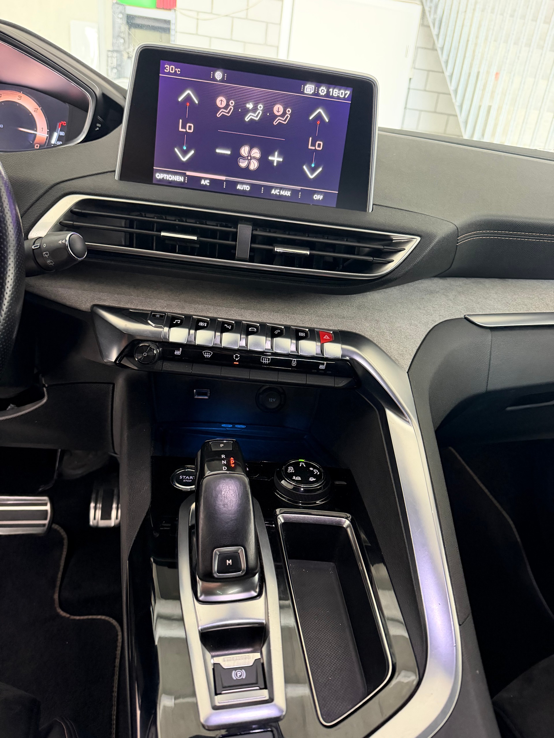 PEUGEOT 3008 2.0 BlueHDi GT EAT-image-11