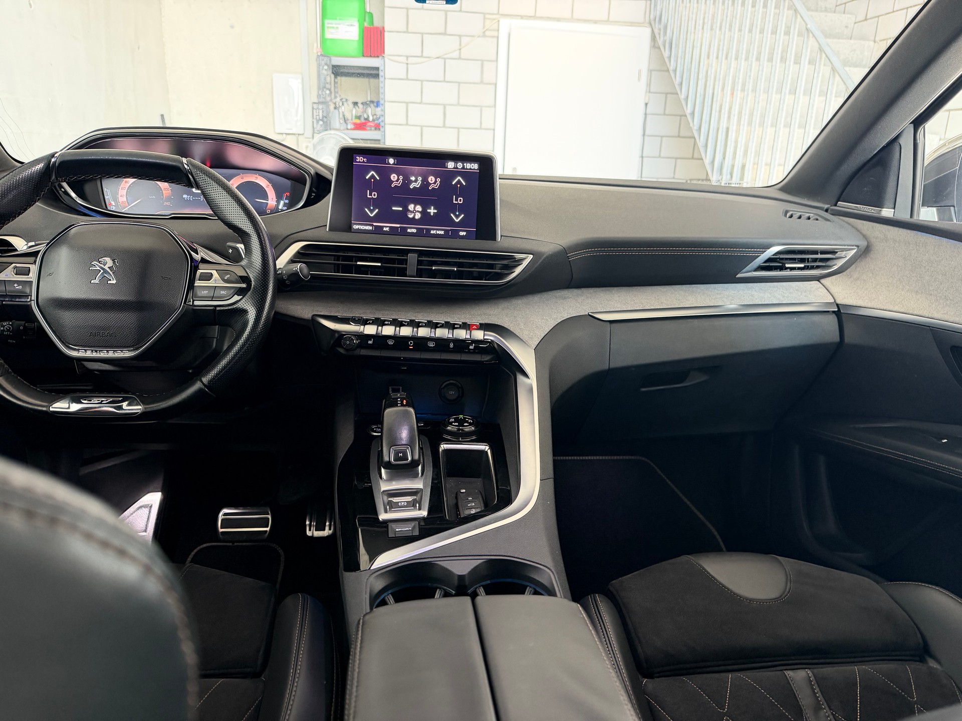 PEUGEOT 3008 2.0 BlueHDi GT EAT-image-10