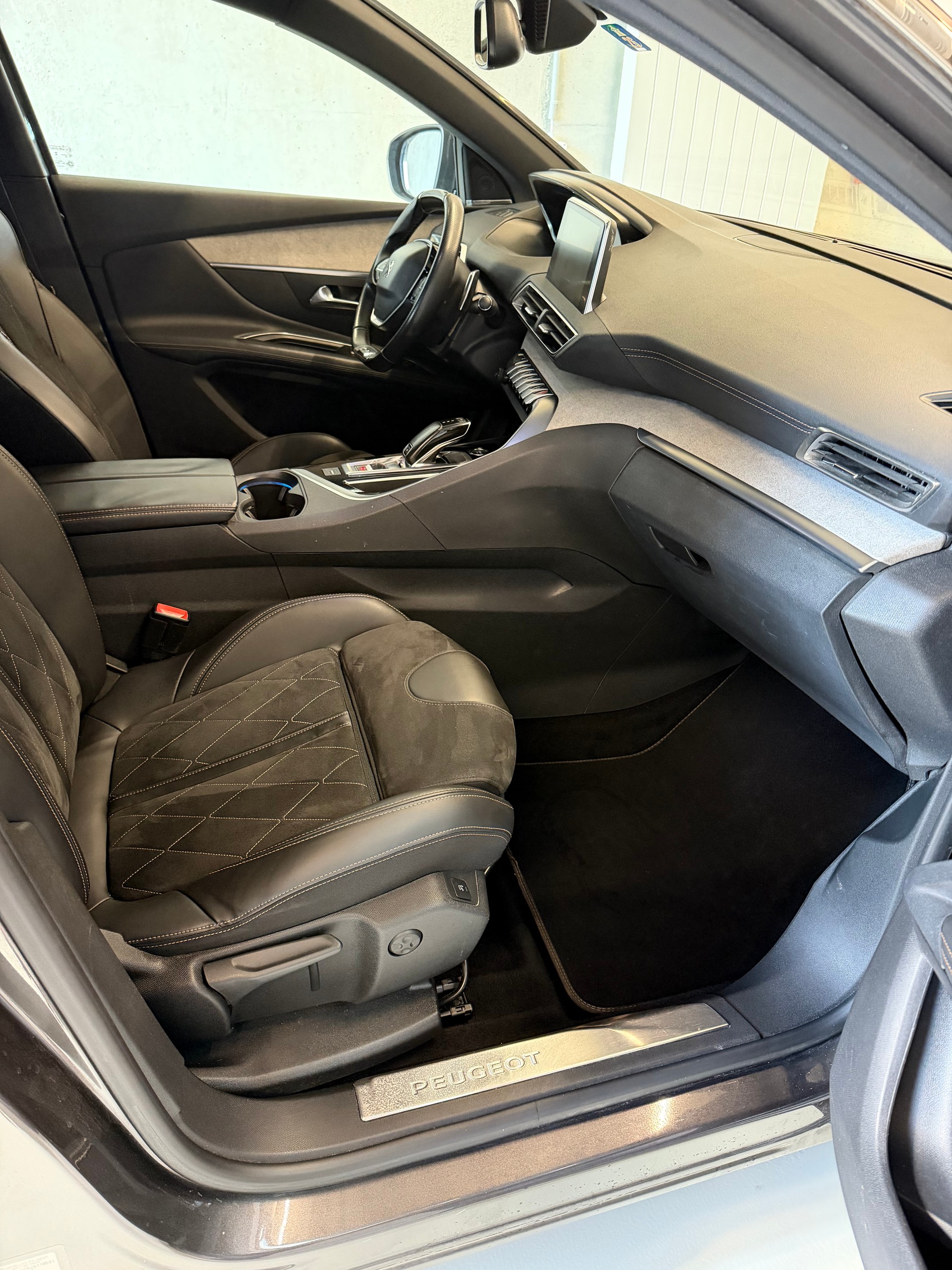 PEUGEOT 3008 2.0 BlueHDi GT EAT-image-5