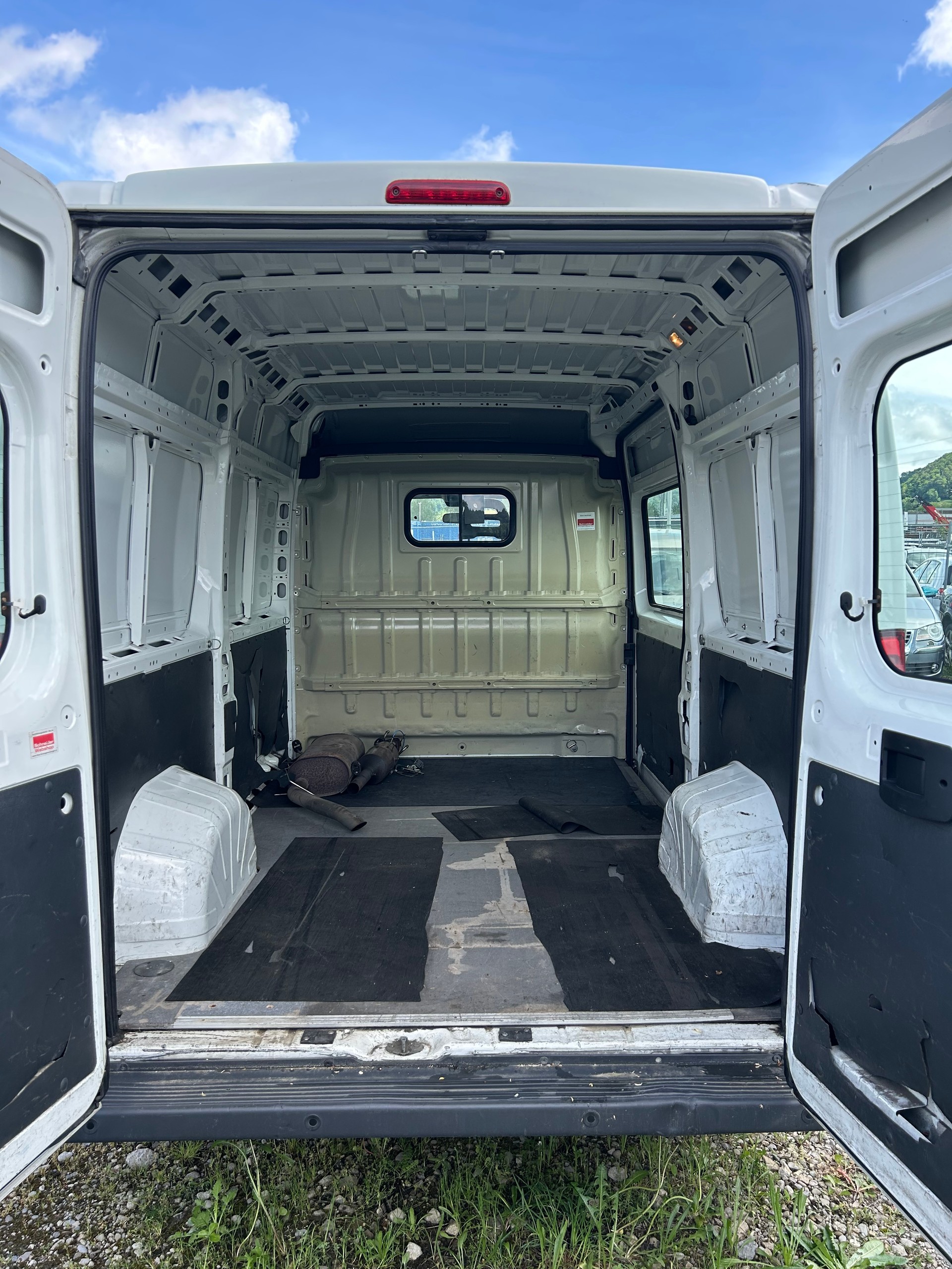 PEUGEOT Boxer 2.2 HDI 335 Active L2H2-image-11