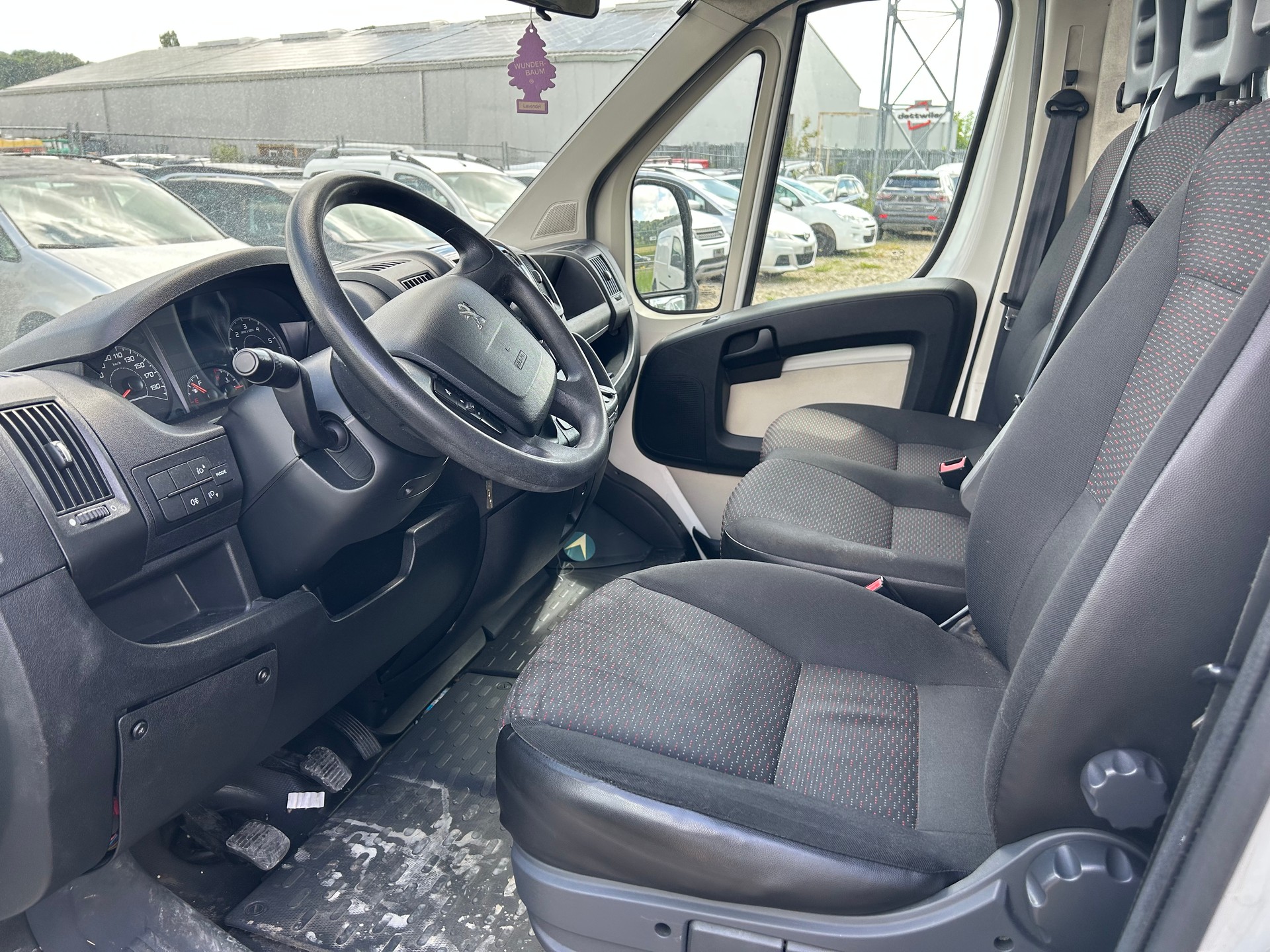 PEUGEOT Boxer 2.2 HDI 335 Active L2H2-image-8