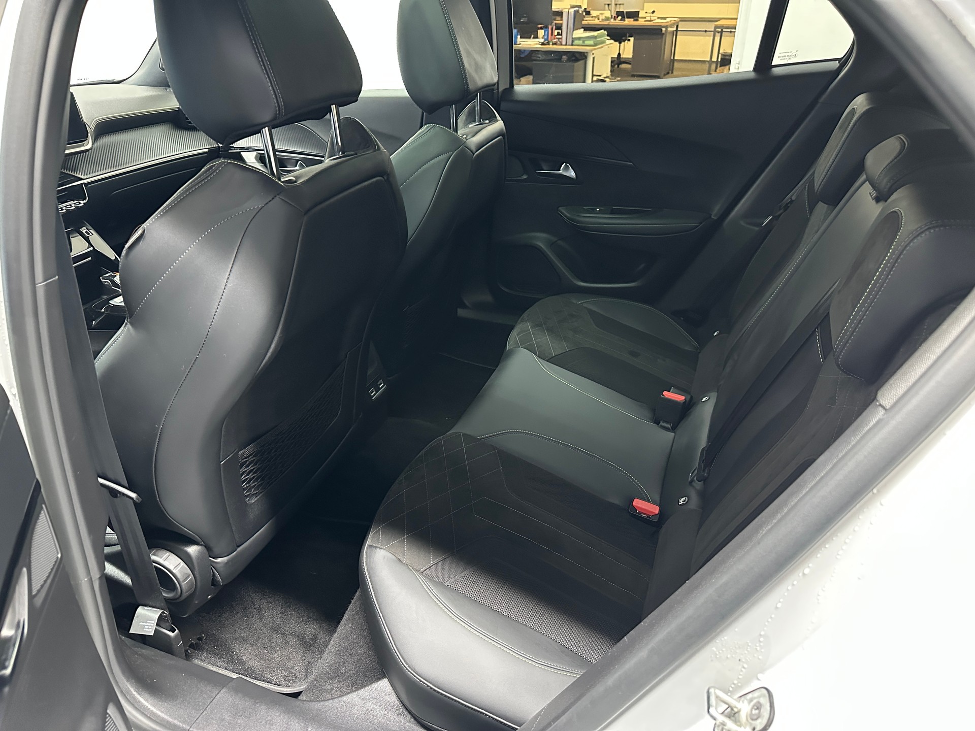 PEUGEOT 2008 e GT Pack-image-8