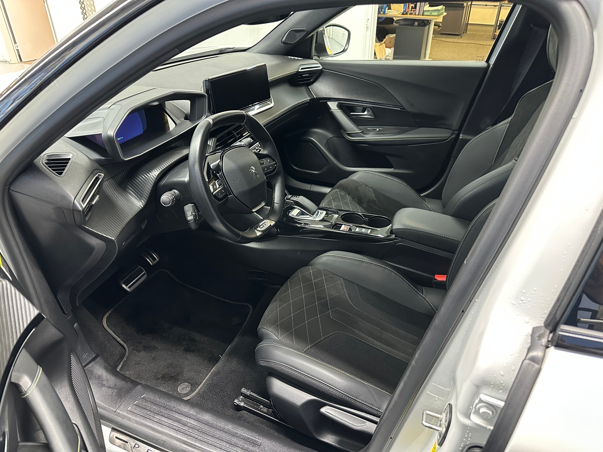 PEUGEOT 2008 e GT Pack-image-7