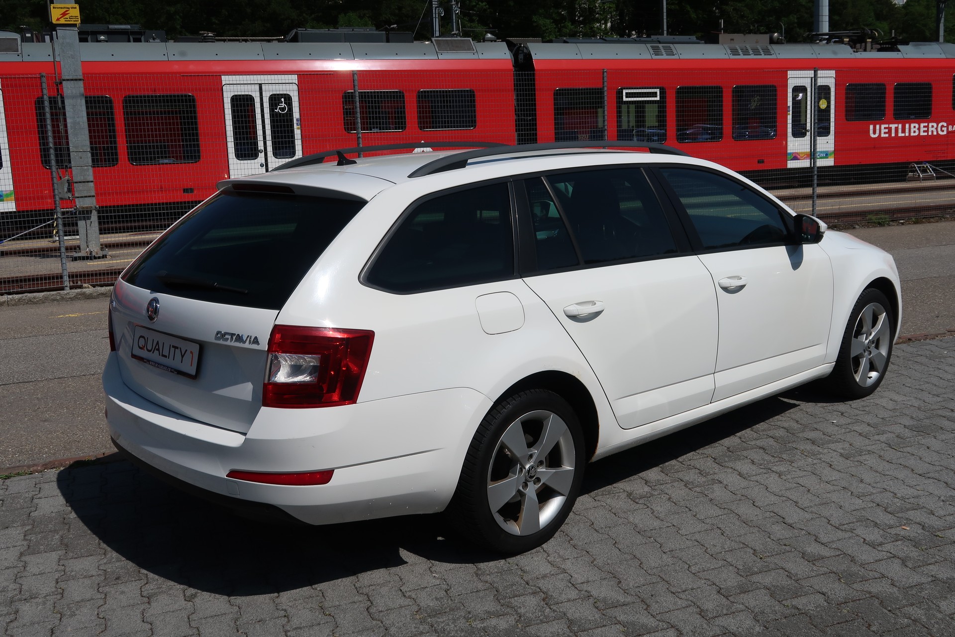 SKODA Octavia Combi 2.0 TDI Ambition 4x4-showroom-element-2