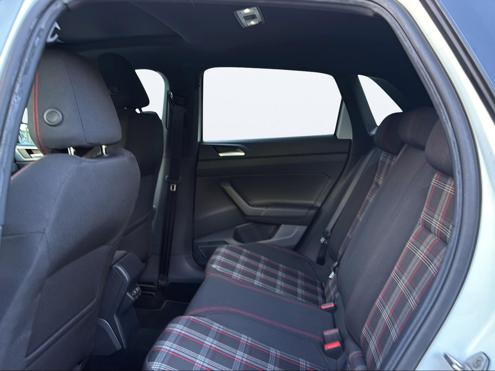 VW Polo 2.0 TSI GTI-image-12