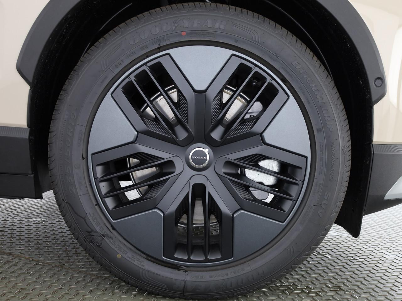 VOLVO EX30 CC P8 Ultra AWD-image-5