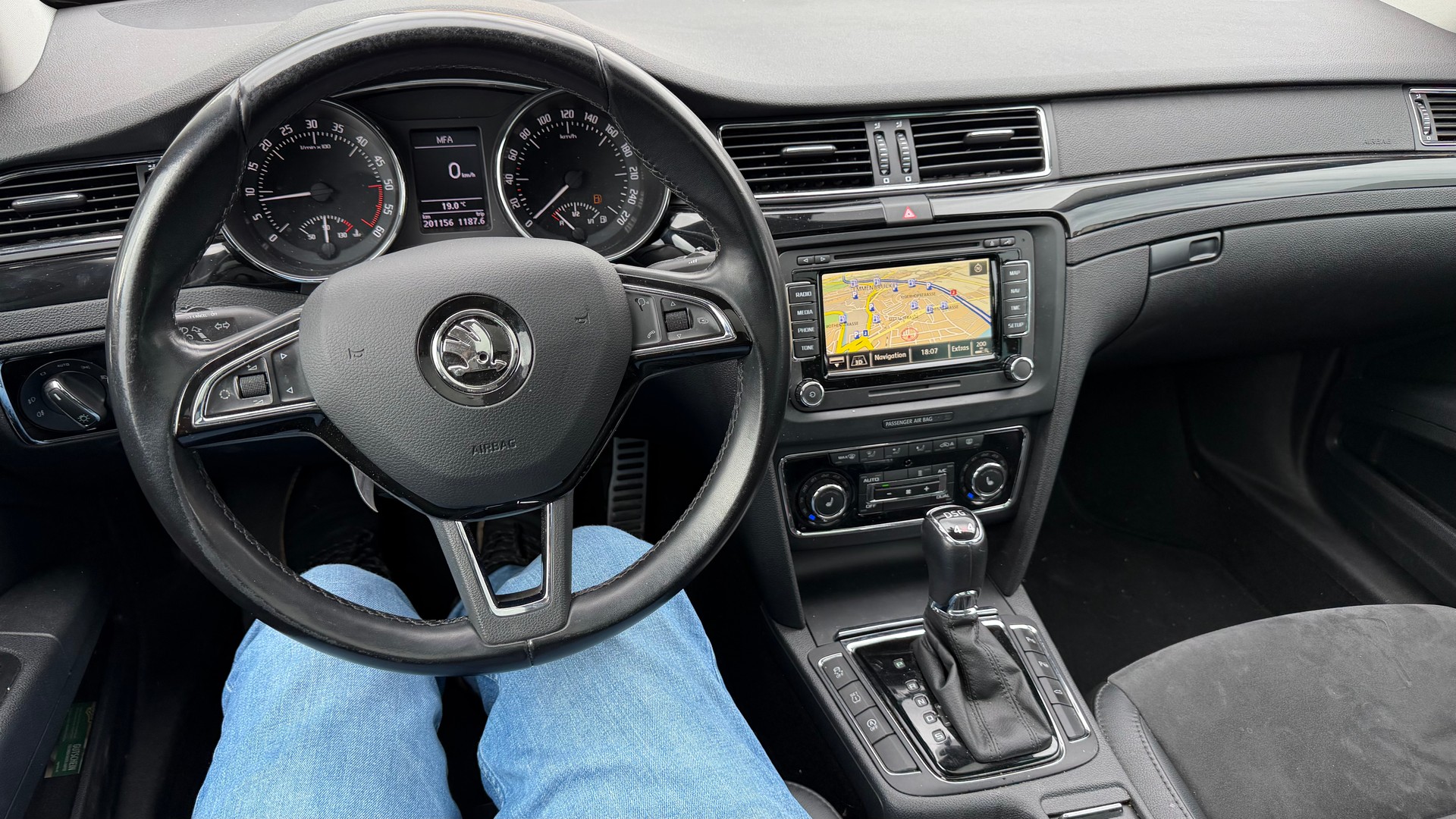 SKODA Superb Combi 2.0 TDi Elegance 4x4 DSG-image-7