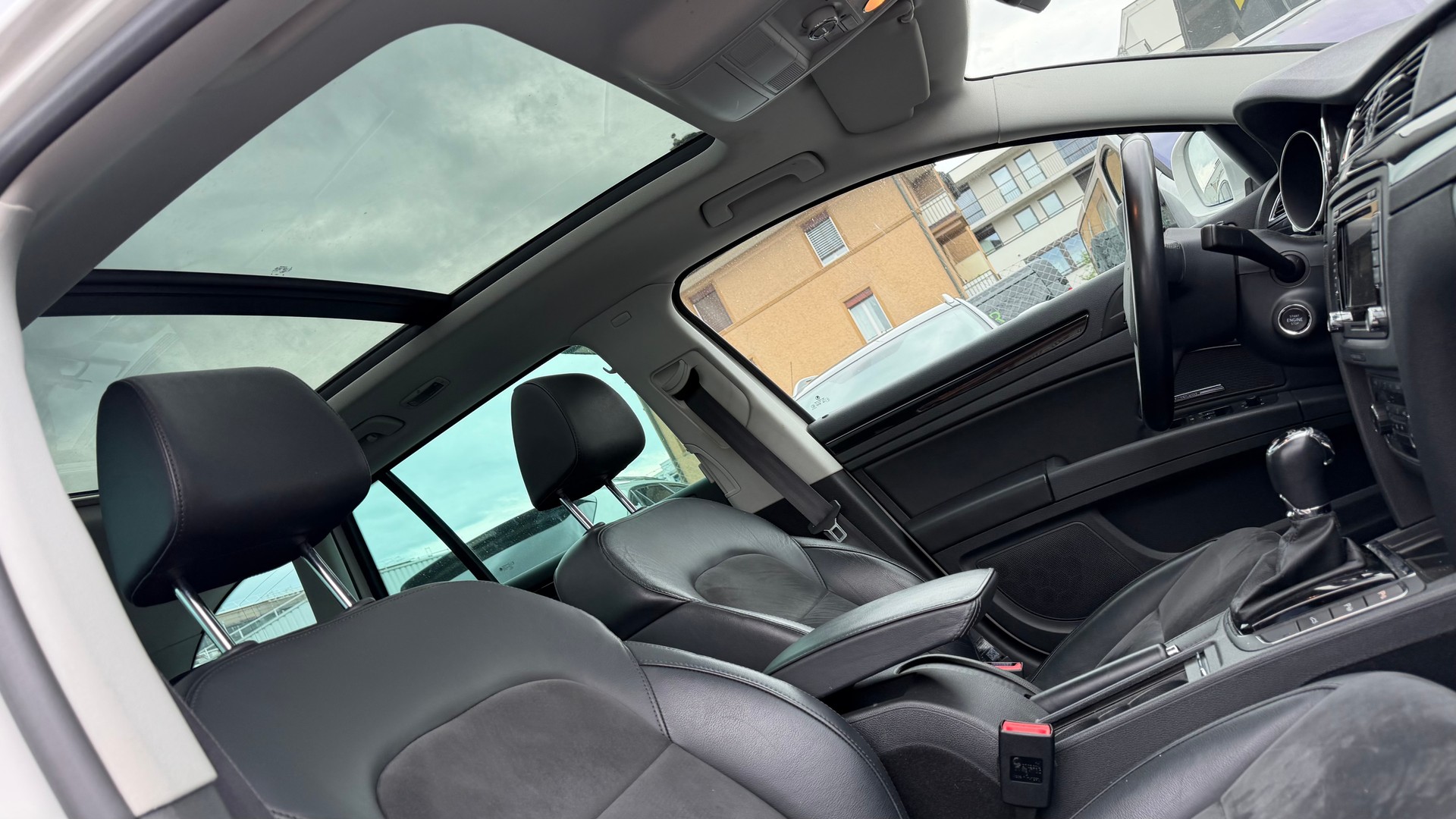 SKODA Superb Combi 2.0 TDi Elegance 4x4 DSG-image-5