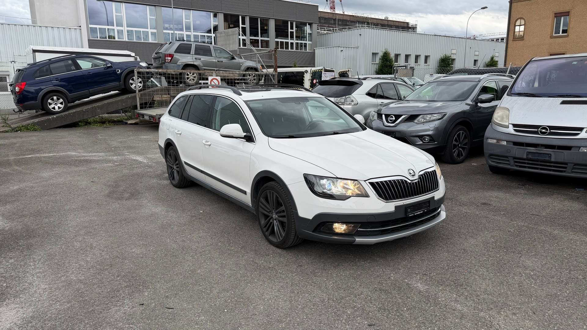SKODA Superb Combi 2.0 TDi Elegance 4x4 DSG-image-0