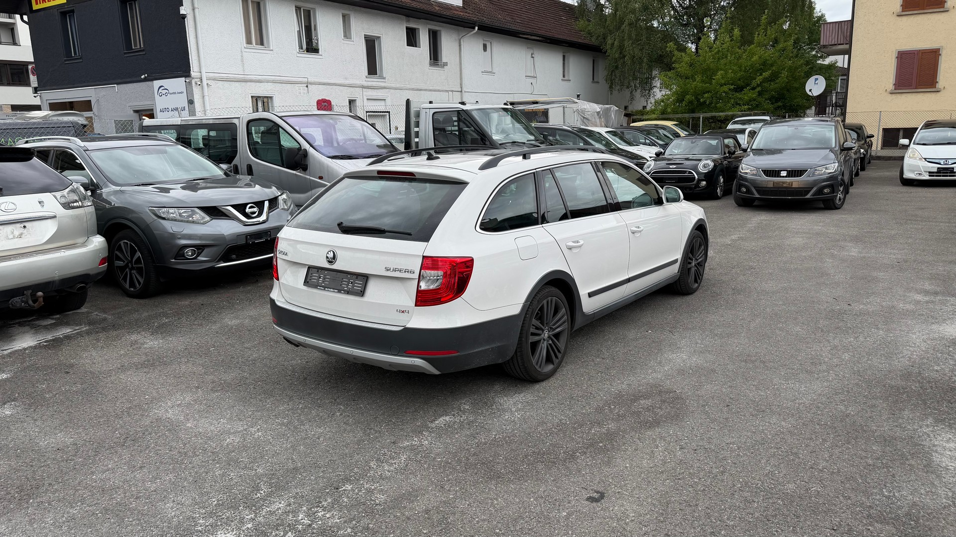 SKODA Superb Combi 2.0 TDi Elegance 4x4 DSG-image-2
