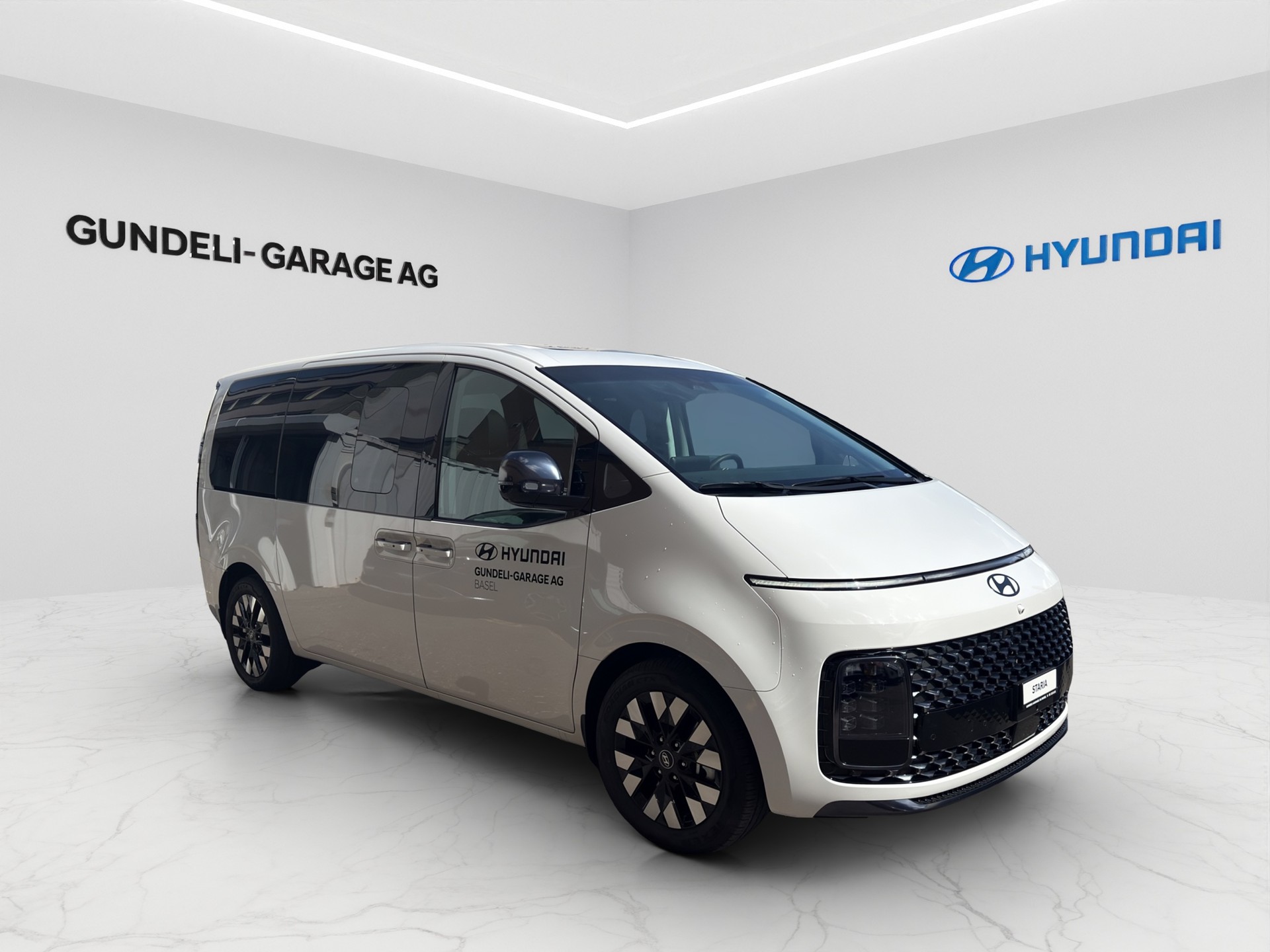 HYUNDAI Staria Premium 1.6 T-GDi HEV Vertex A-showroom-element-1