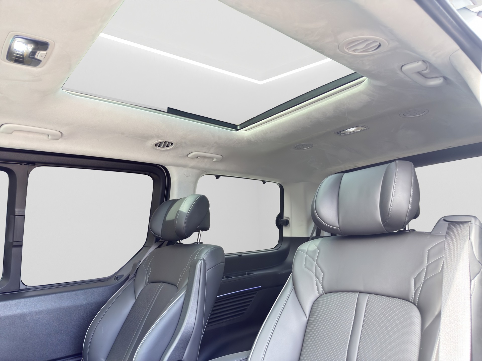 HYUNDAI Staria Premium 1.6 T-GDi HEV Vertex A-image-17