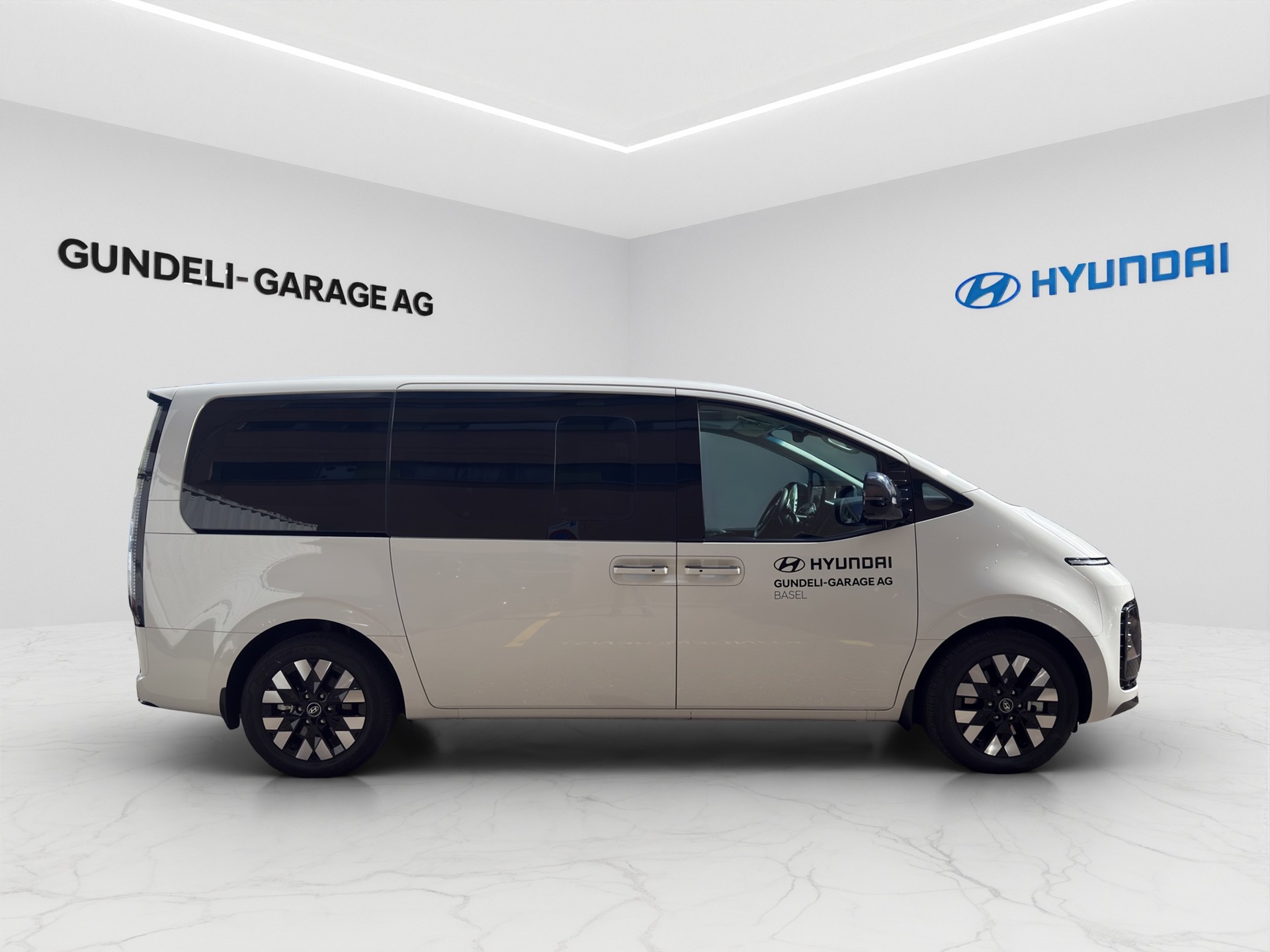 HYUNDAI Staria Premium 1.6 T-GDi HEV Vertex A-showroom-element-3
