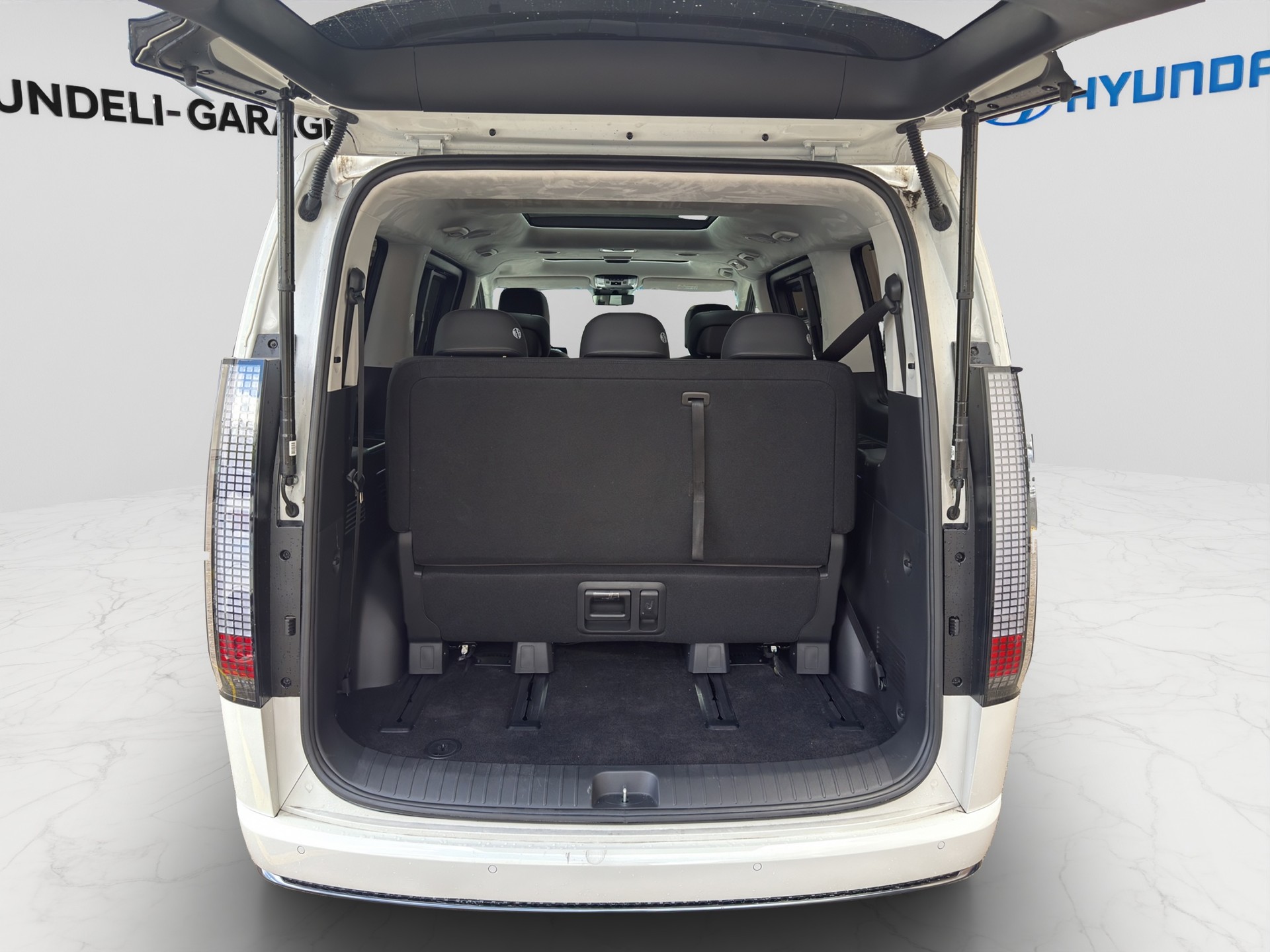 HYUNDAI Staria Premium 1.6 T-GDi HEV Vertex A-image-23