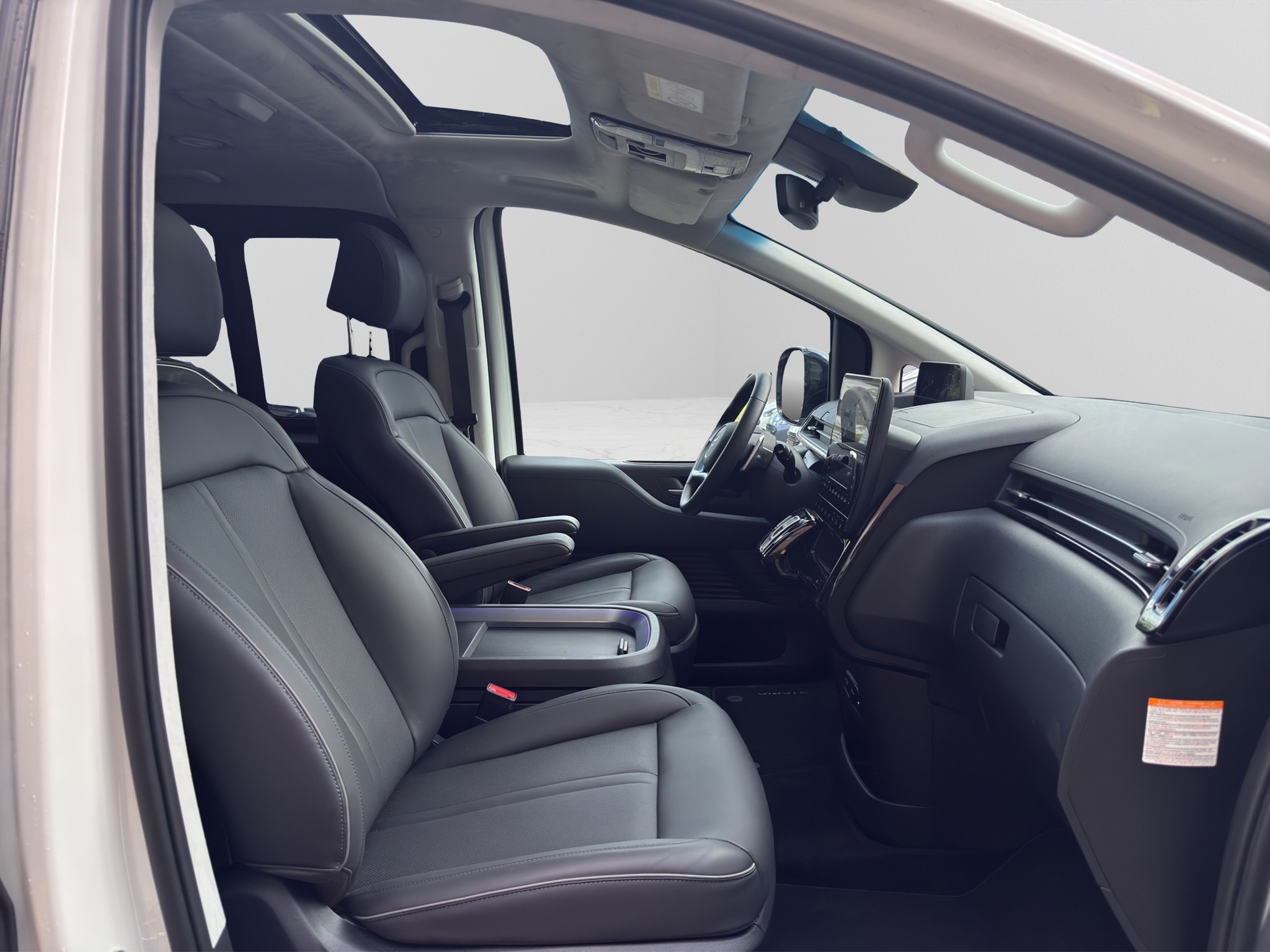 HYUNDAI Staria Premium 1.6 T-GDi HEV Vertex A-image-13