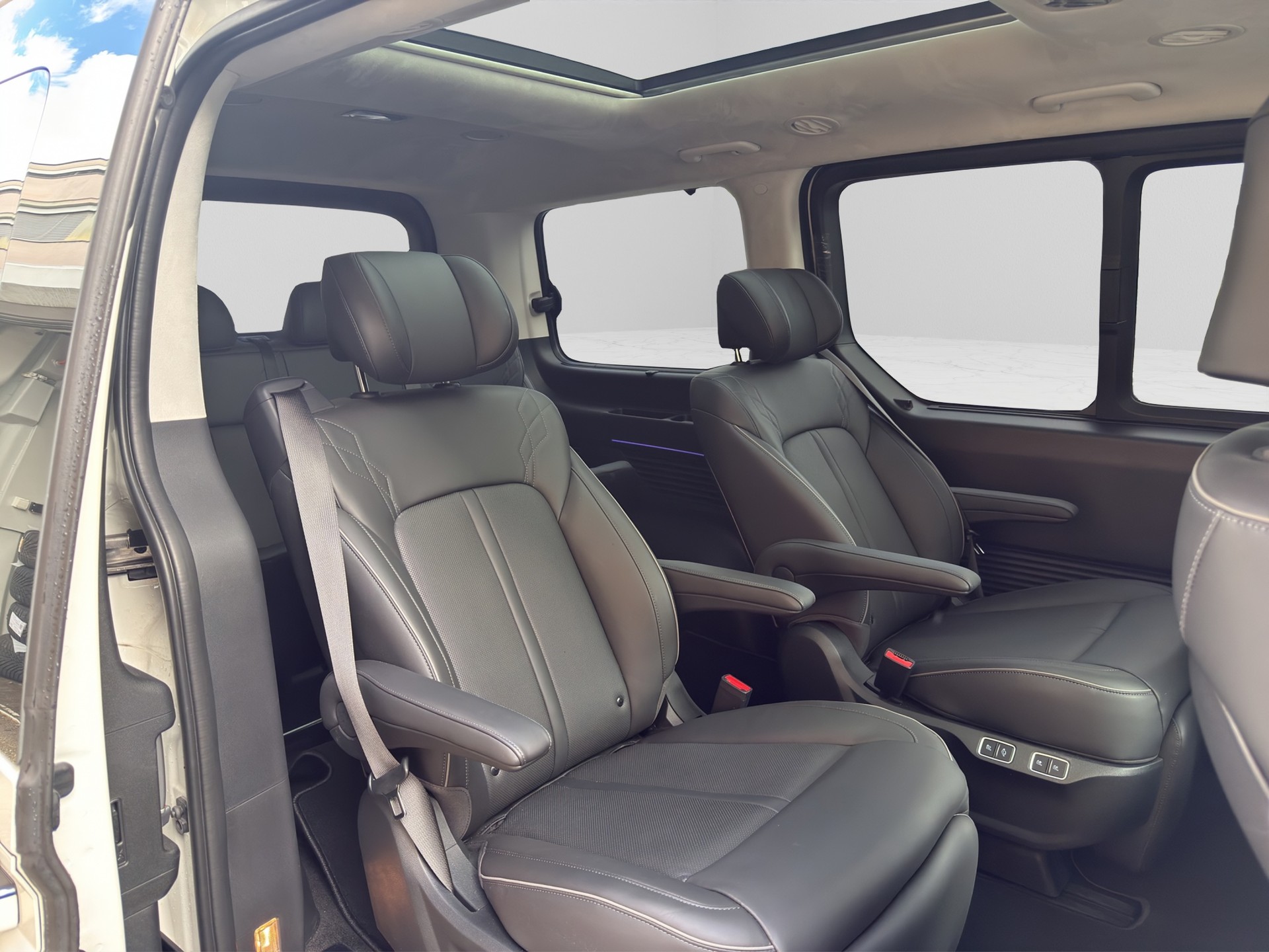 HYUNDAI Staria Premium 1.6 T-GDi HEV Vertex A-image-10