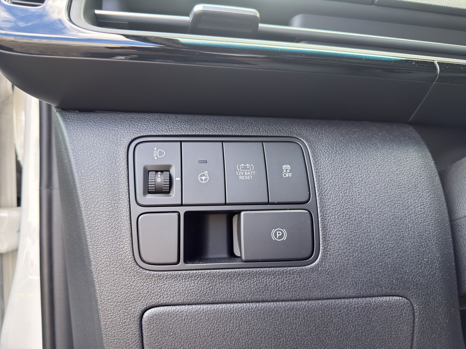 HYUNDAI Staria Premium 1.6 T-GDi HEV Vertex A-image-19