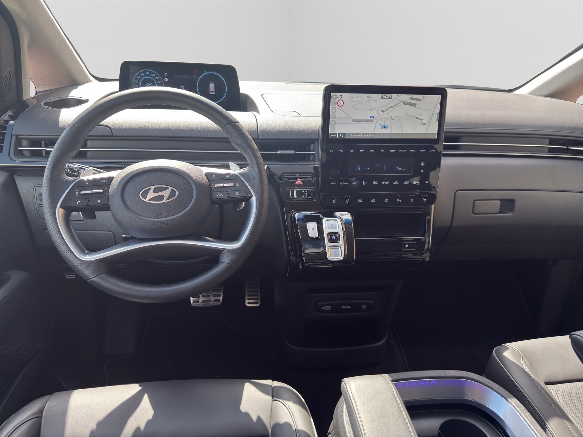 HYUNDAI Staria Premium 1.6 T-GDi HEV Vertex A-image-11