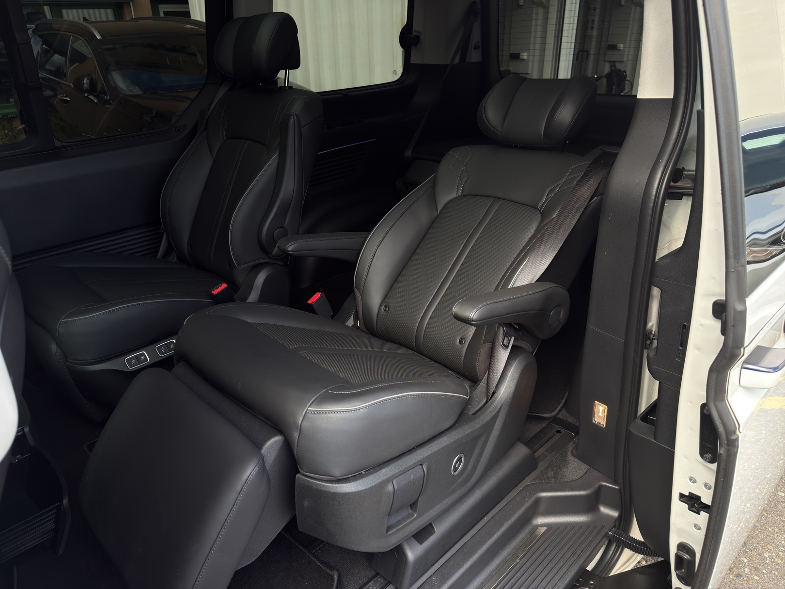 HYUNDAI Staria Premium 1.6 T-GDi HEV Vertex A-image-15