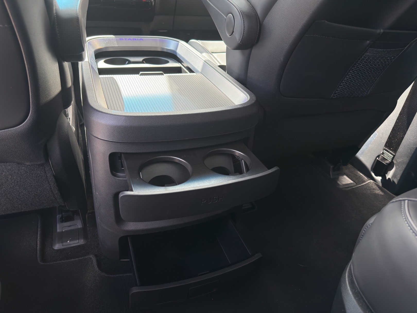 HYUNDAI Staria Premium 1.6 T-GDi HEV Vertex A-image-22