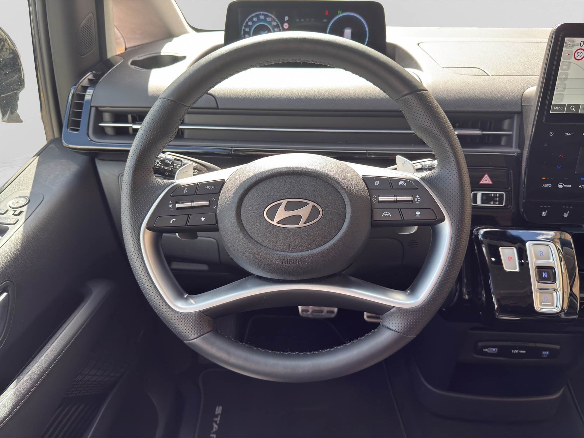 HYUNDAI Staria Premium 1.6 T-GDi HEV Vertex A-image-9