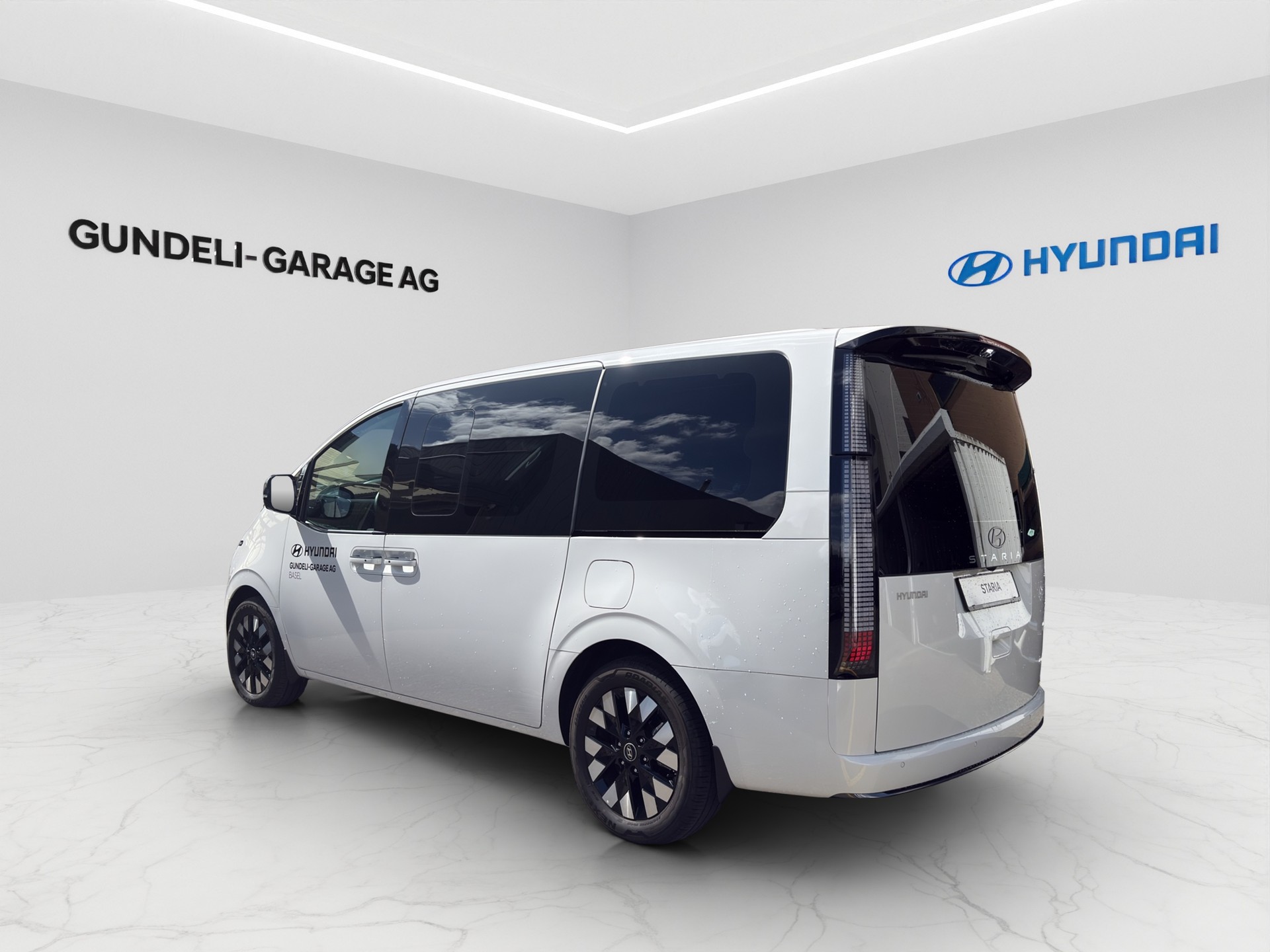 HYUNDAI Staria Premium 1.6 T-GDi HEV Vertex A-image-4