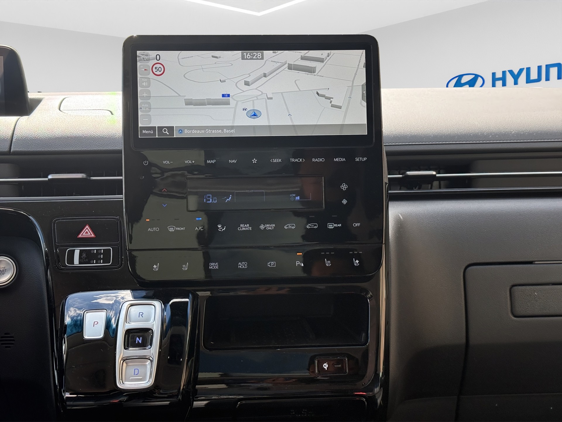 HYUNDAI Staria Premium 1.6 T-GDi HEV Vertex A-image-12