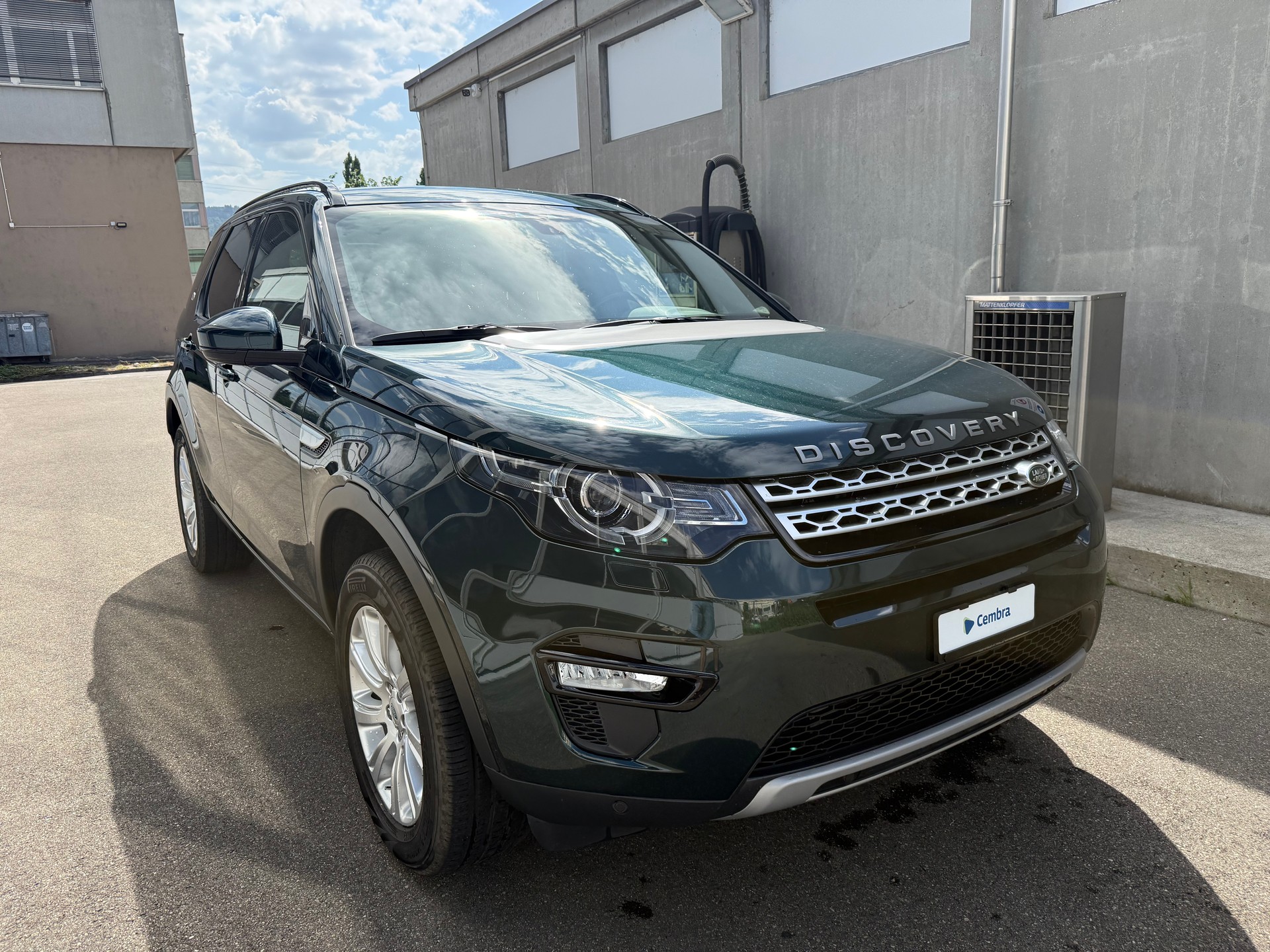 LAND ROVER Discovery Sport 2.0 Si4 HSE Luxury AT9 *Ab MFK *Panoramaglasdach *Elektrische AHK 2000 KG *Spurwechsel Assistent *Keyless-image-1
