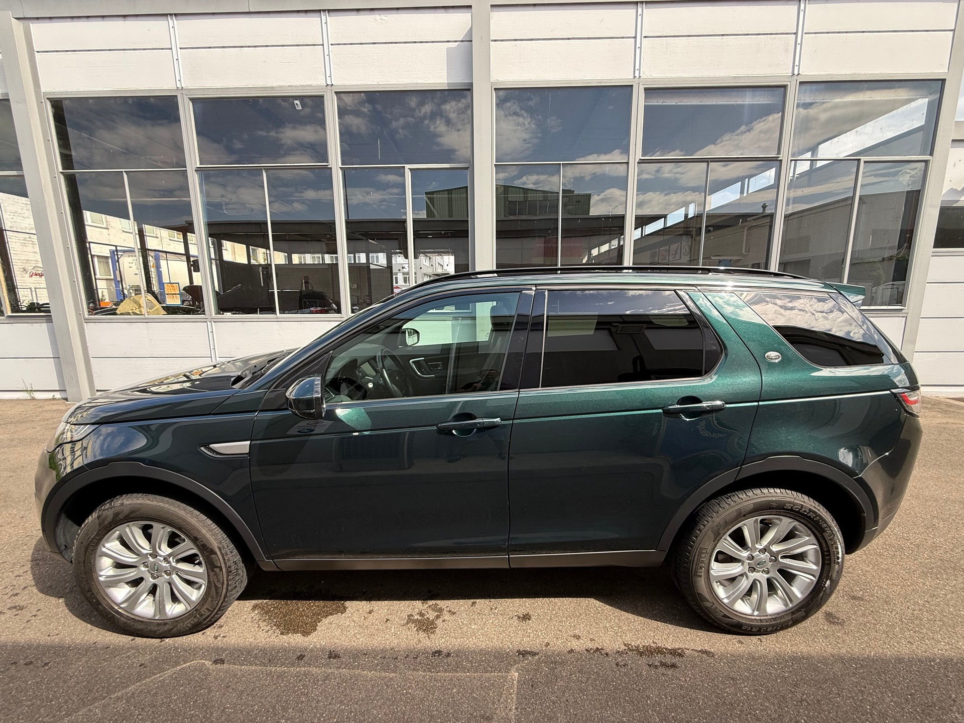 LAND ROVER Discovery Sport 2.0 Si4 HSE Luxury AT9 *Ab MFK *Panoramaglasdach *Elektrische AHK 2000 KG *Spurwechsel Assistent *Keyless-image-6