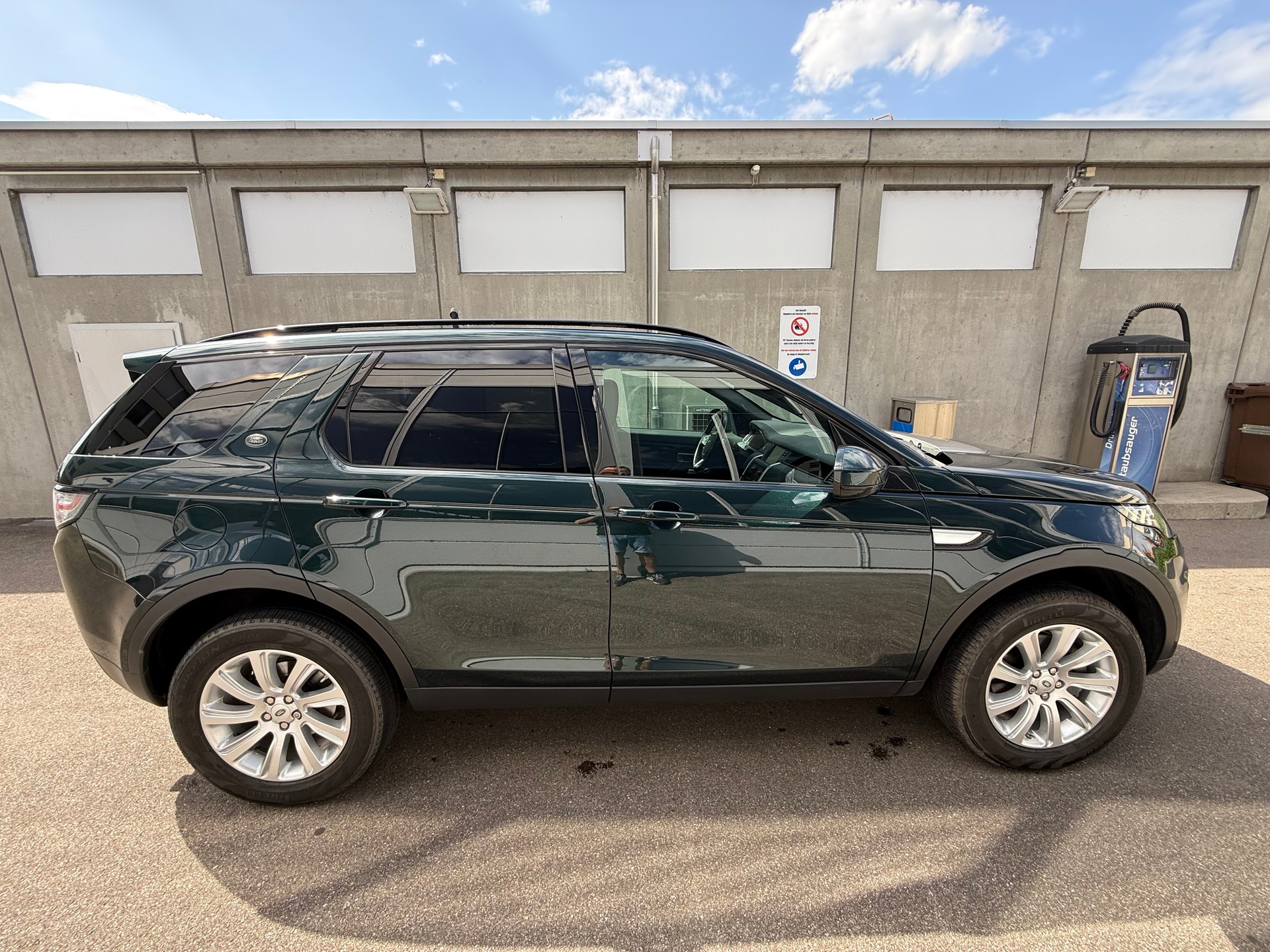 LAND ROVER Discovery Sport 2.0 Si4 HSE Luxury AT9 *Ab MFK *Panoramaglasdach *Elektrische AHK 2000 KG *Spurwechsel Assistent *Keyless-image-2