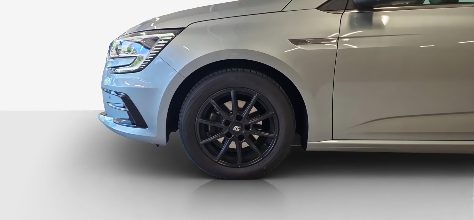 RENAULT Mégane Grandtour 1.3 16V Turbo Intens EDC-image-2