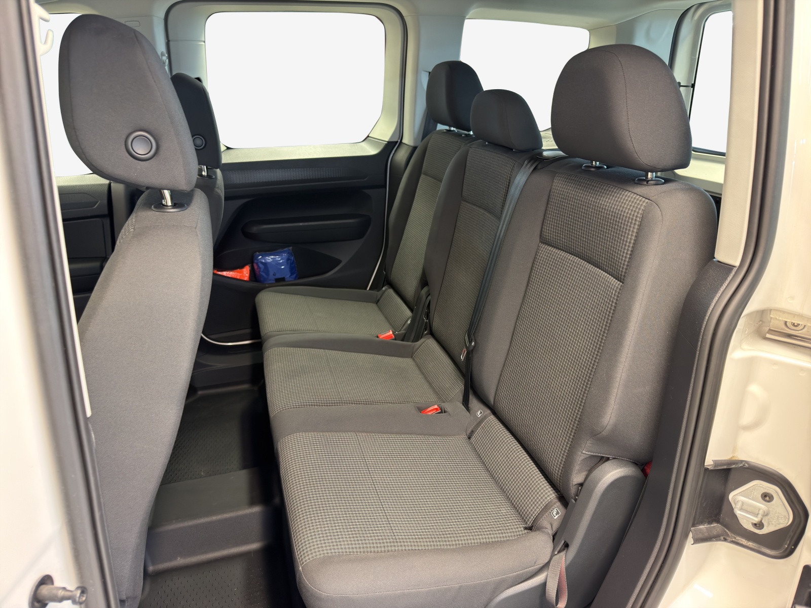 VW Caddy Kombi 2.0TDI-image-11