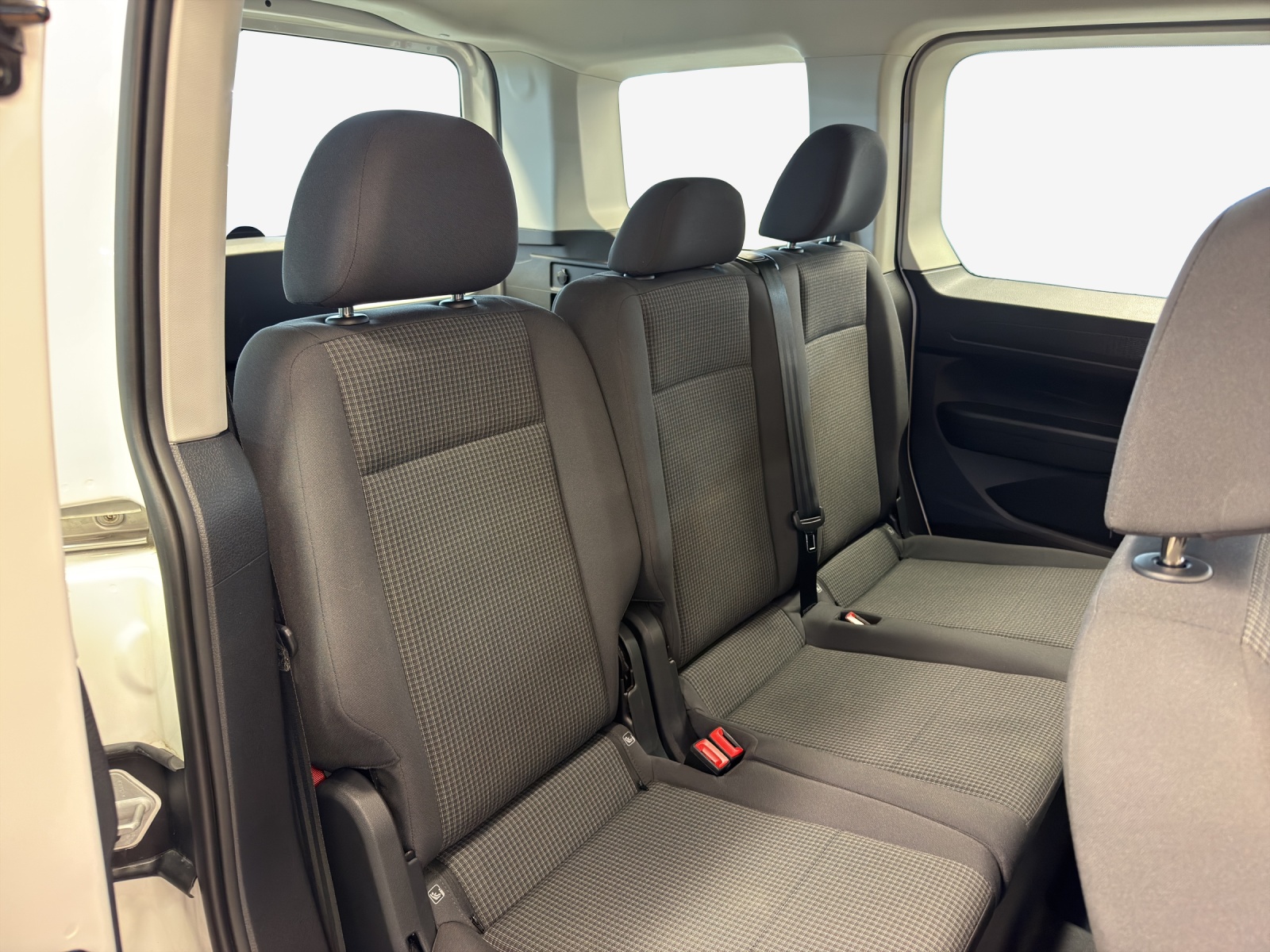 VW Caddy Kombi 2.0TDI-image-14