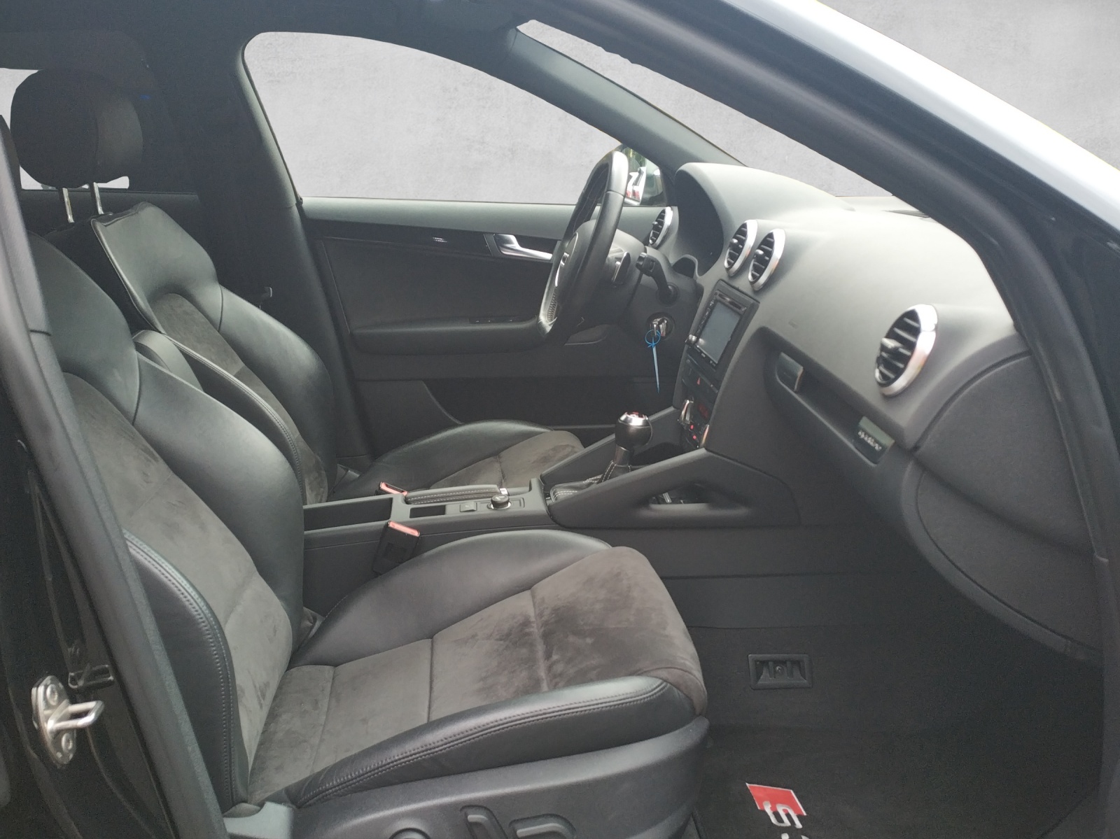 AUDI S3 Sportback 2.0 TFSI quattro S-tronic-image-12