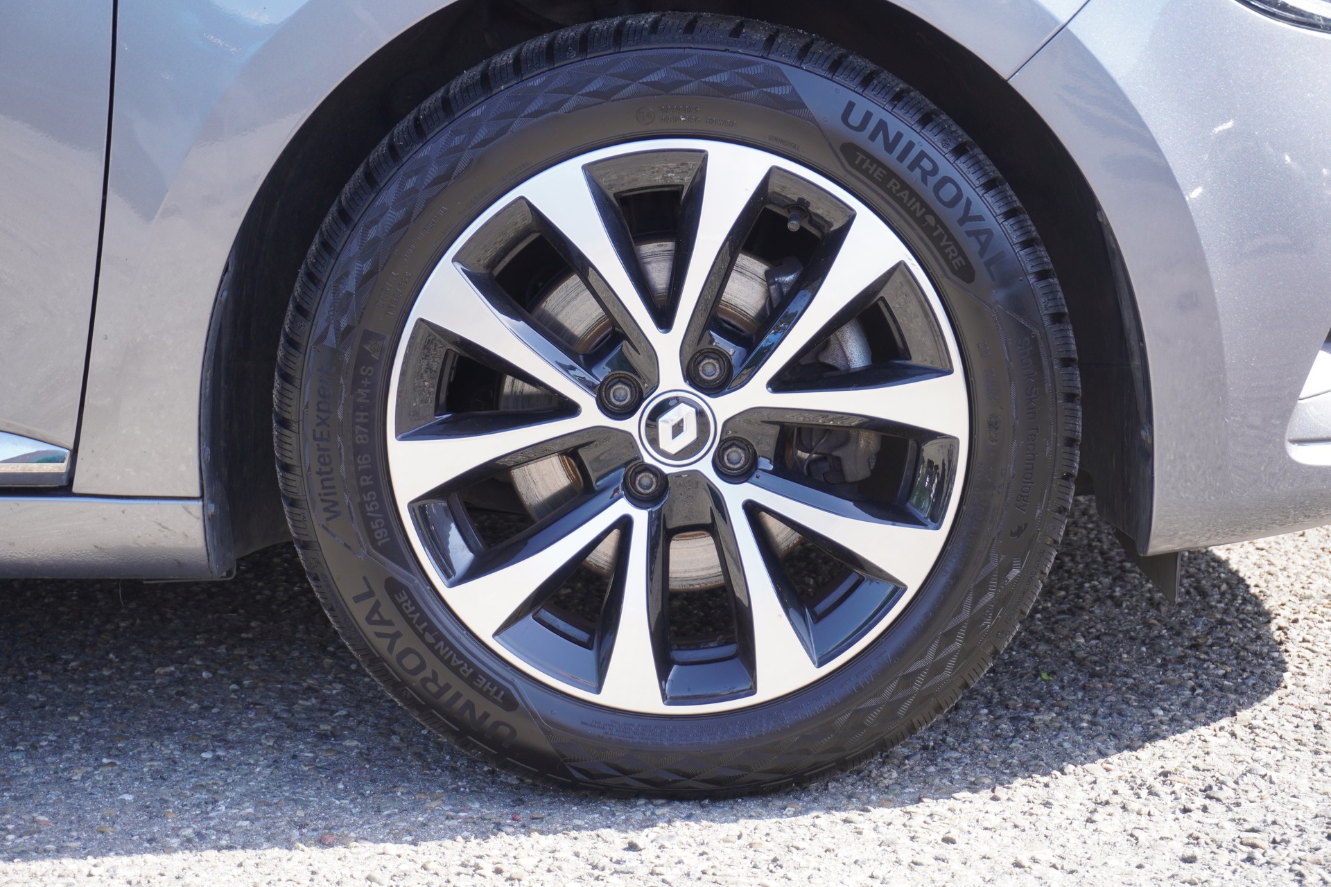 RENAULT Clio 1.6 E-Tech Techno-image-8