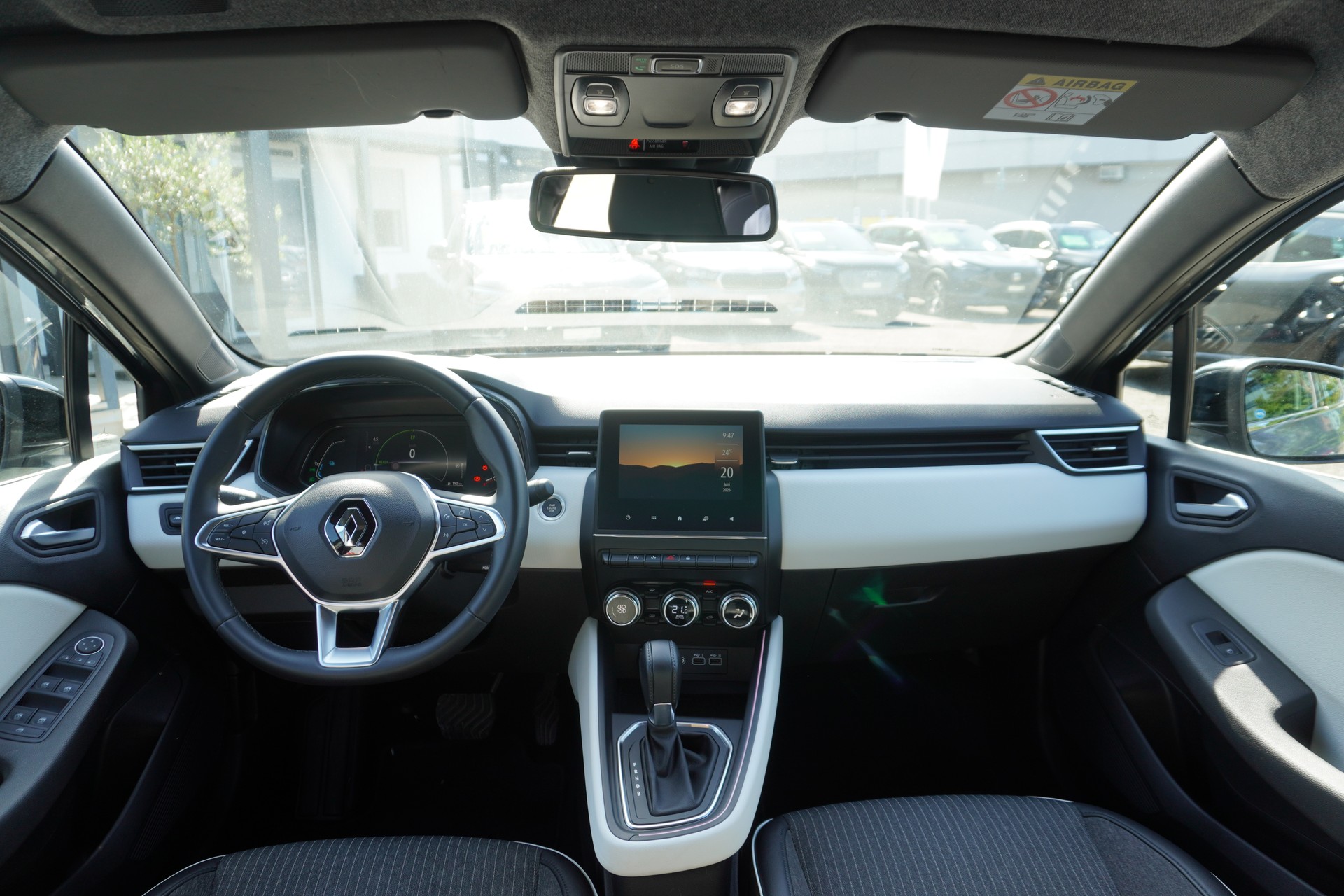 RENAULT Clio 1.6 E-Tech Techno-image-11