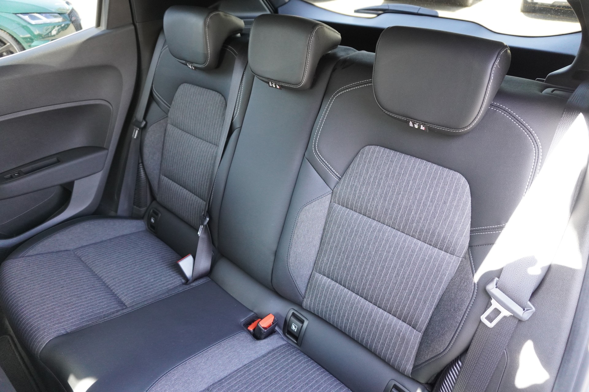 RENAULT Clio 1.6 E-Tech Techno-image-10