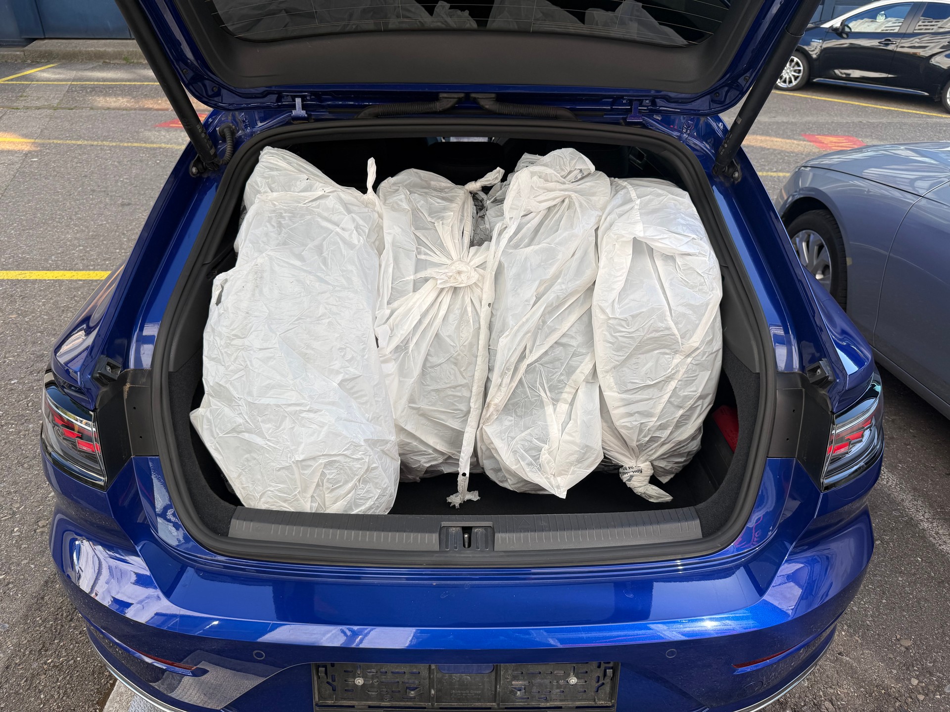 VW Arteon SB 2.0 TDI R-Line 4Motion DSG AHK, Panorama, Head-up-image-6