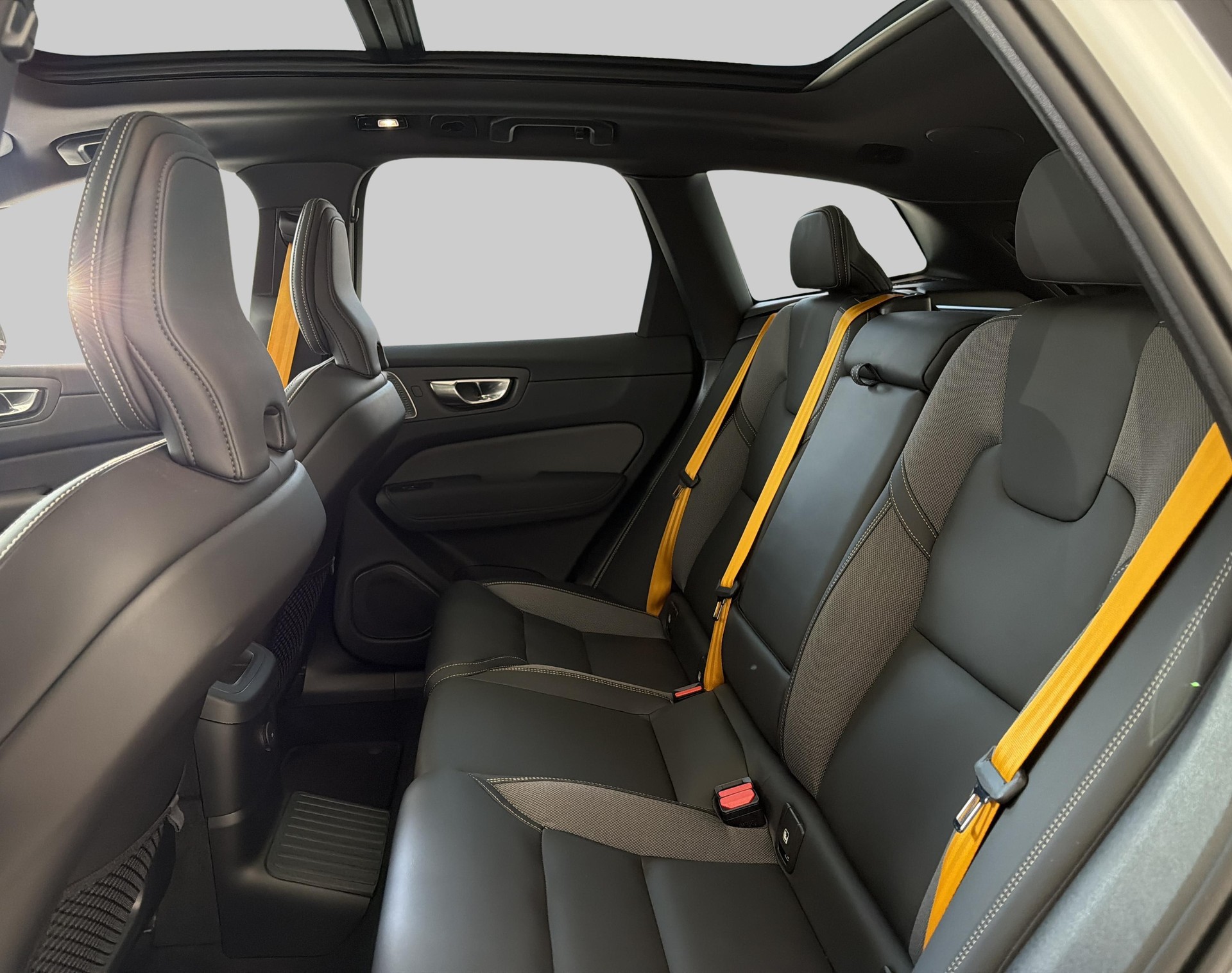 VOLVO XC60 2.0 T8 TE Polestar eAWD-image-6