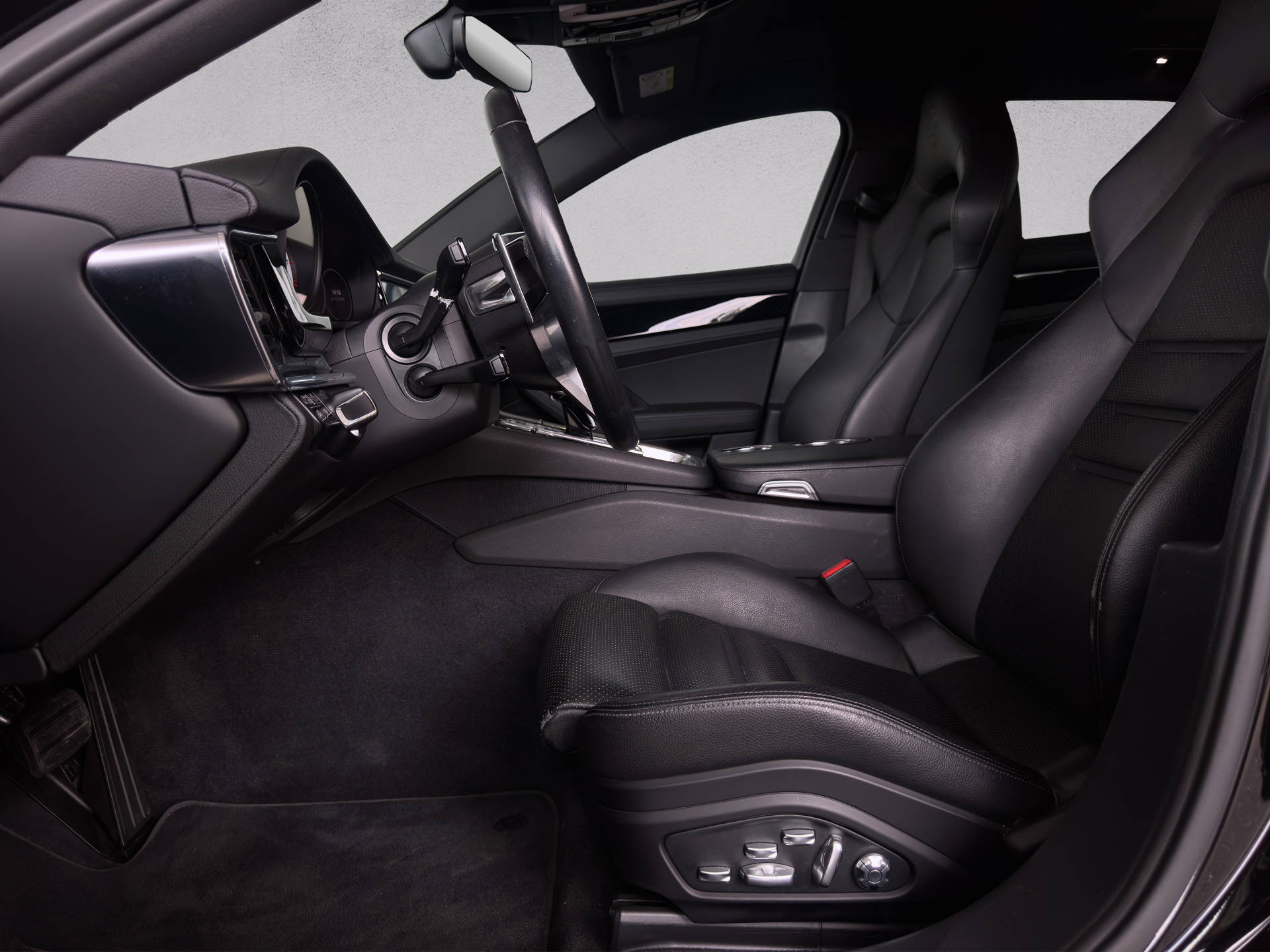 PORSCHE Panamera 4 Sport Turismo-image-6
