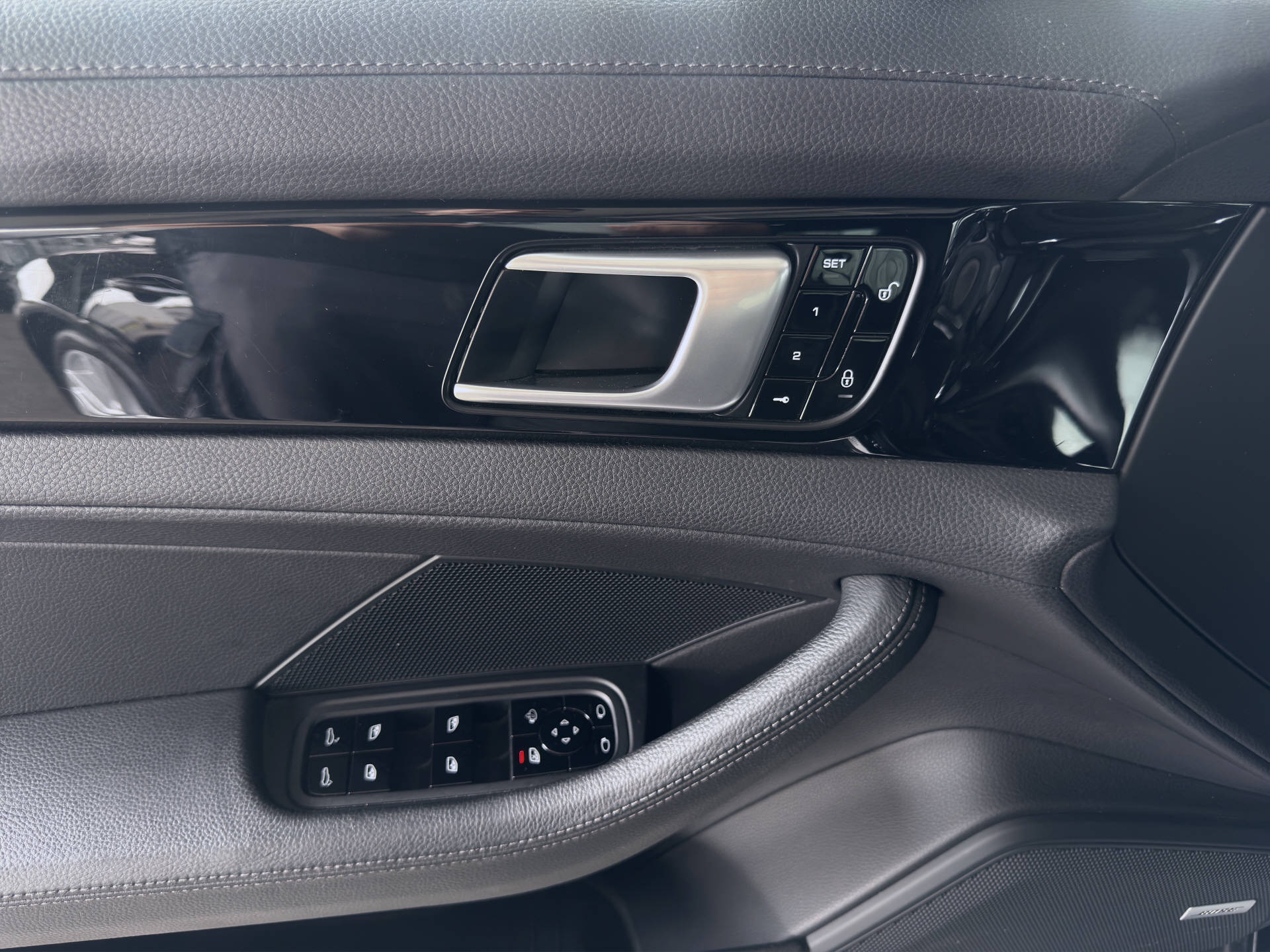 PORSCHE Panamera 4 Sport Turismo-image-9