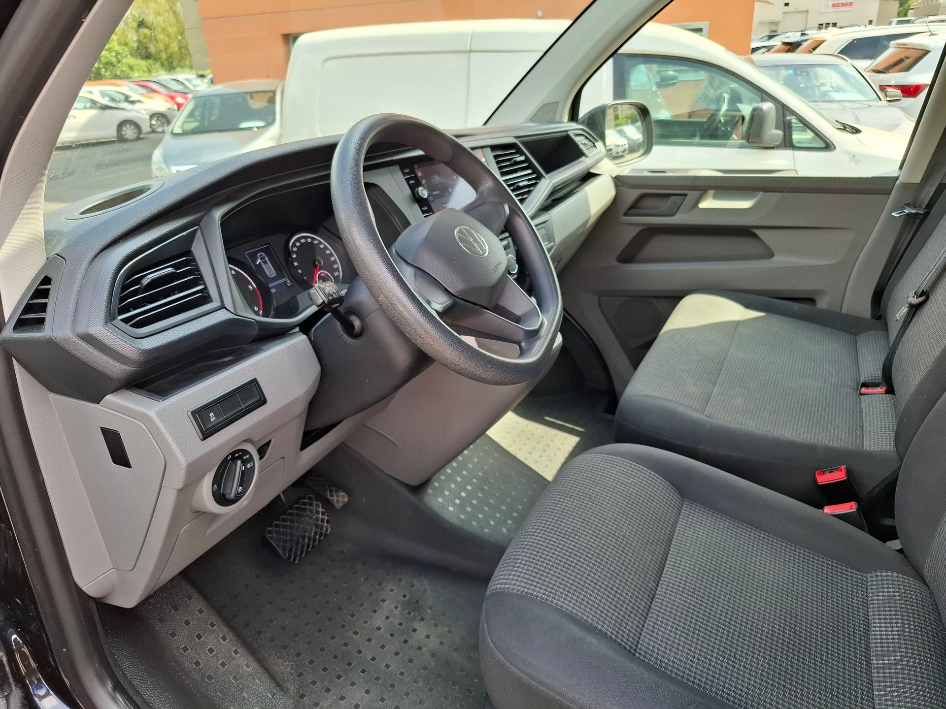 VW T6.1 2.0 TDI 4Motion DSG-image-6
